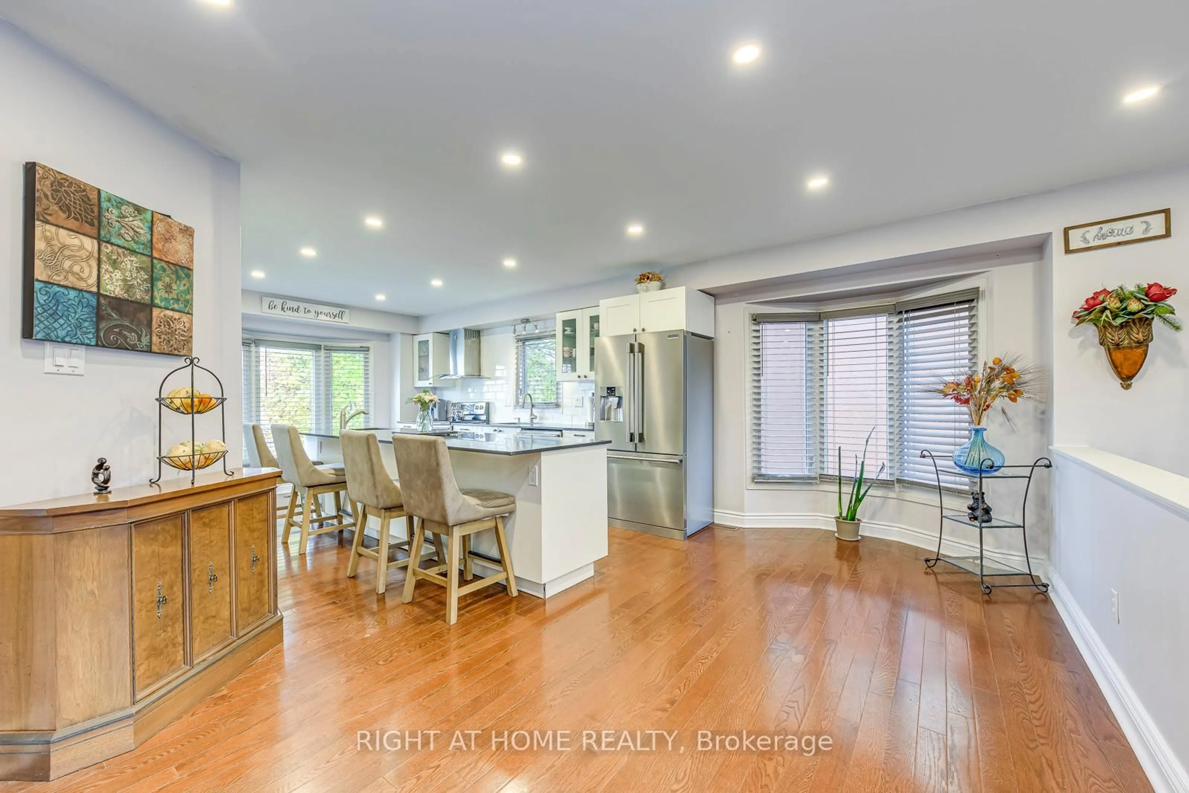 Open concept kitchen, unknown for 1558 Litchfield Rd, Oakville Ontario L6H 5P3