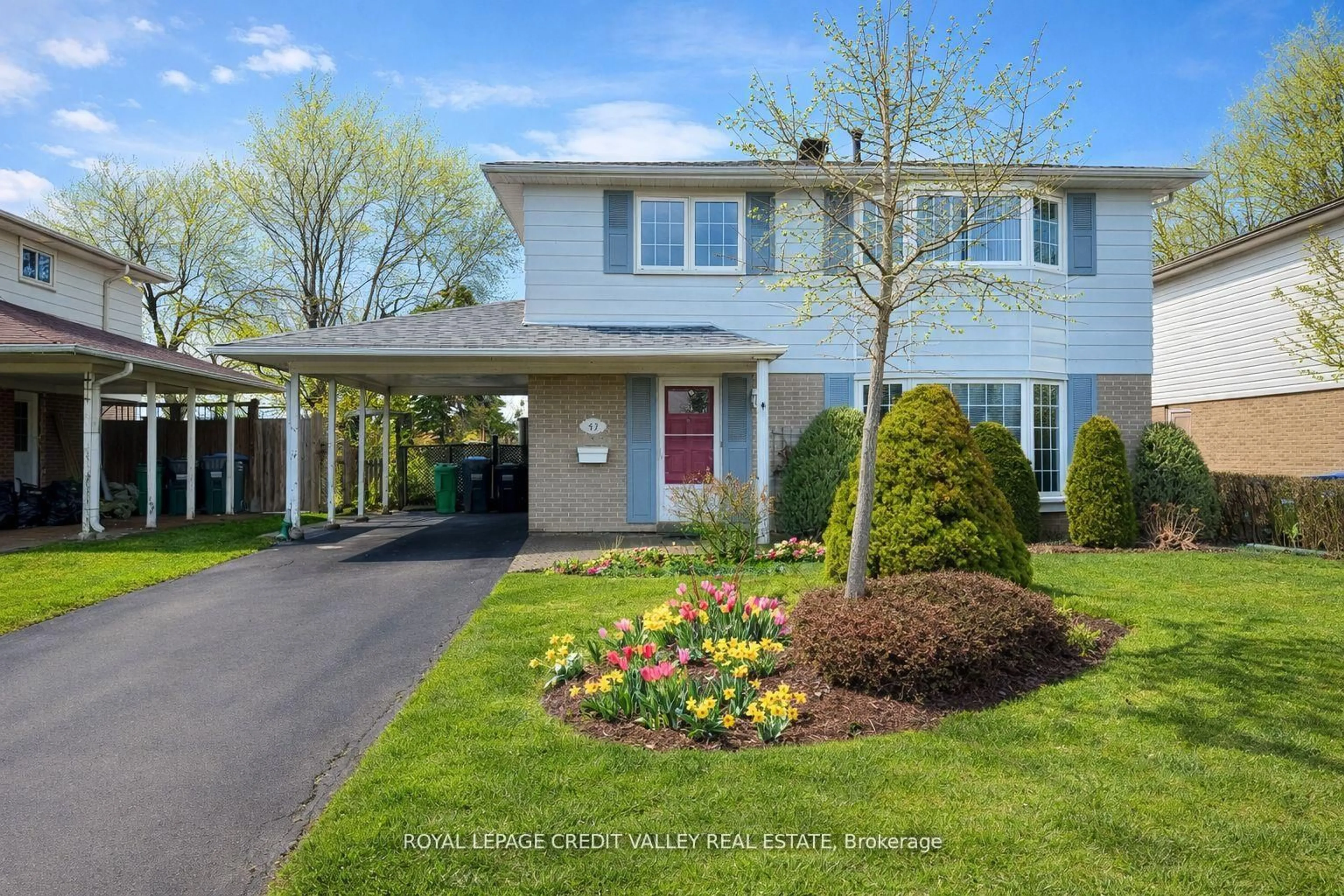 Home with vinyl exterior material, street for 43 Benton St, Brampton Ontario L6W 3B8