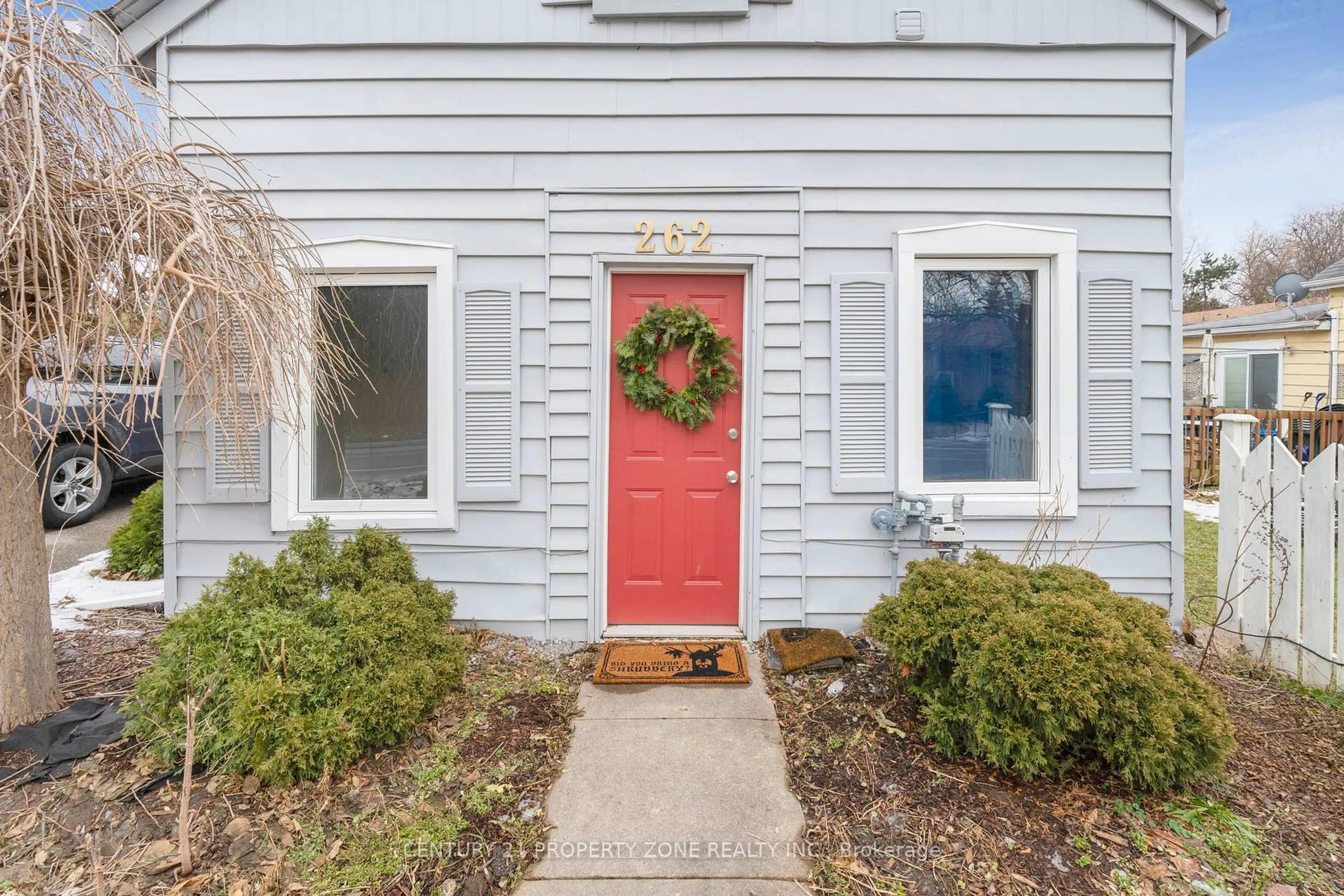 Indoor entryway for 262 Pine St, Milton Ontario L9T 1K5
