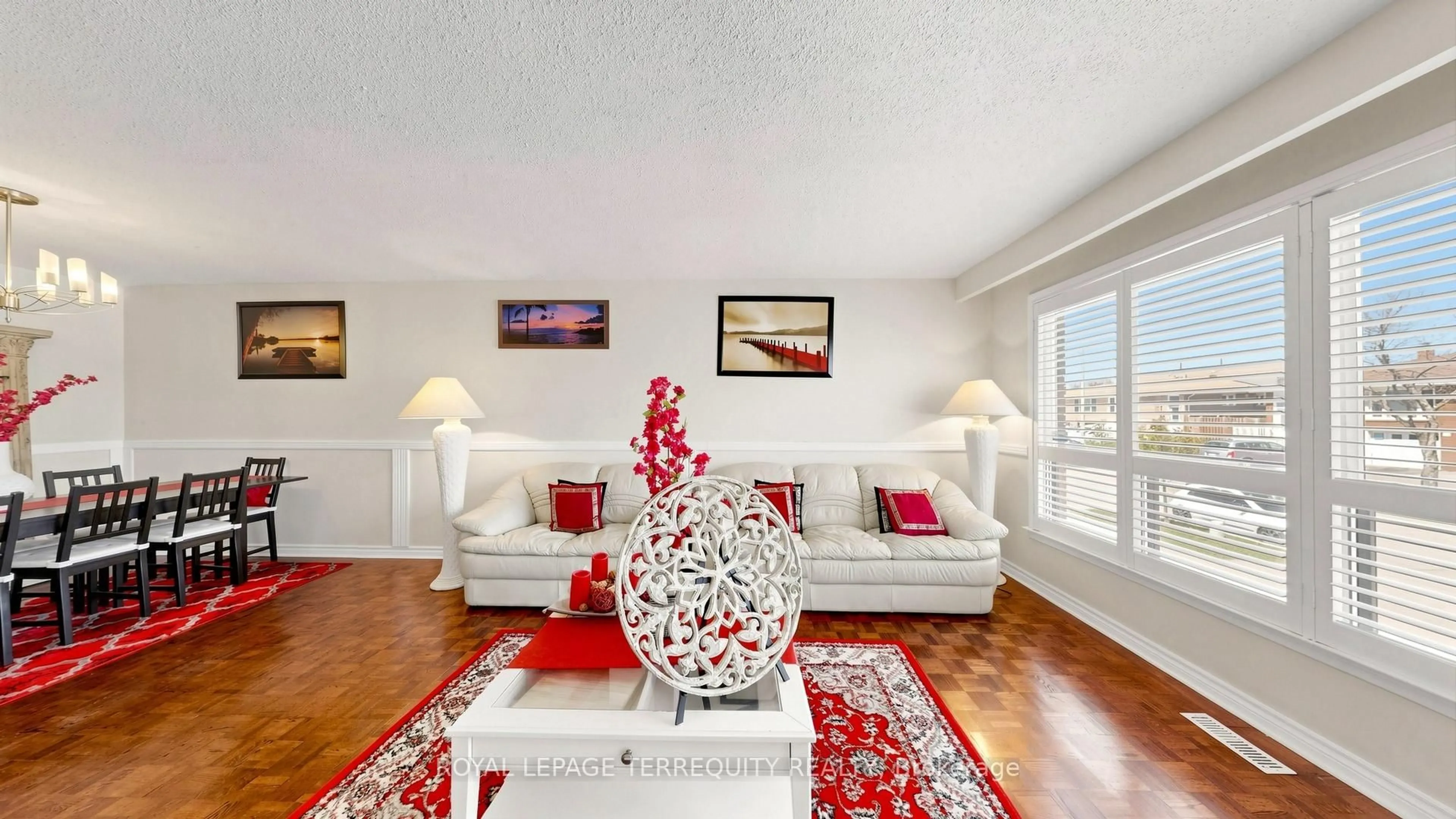 Living room with furniture, unknown for 2526 Kingsberry Cres, Mississauga Ontario L5B 2K5