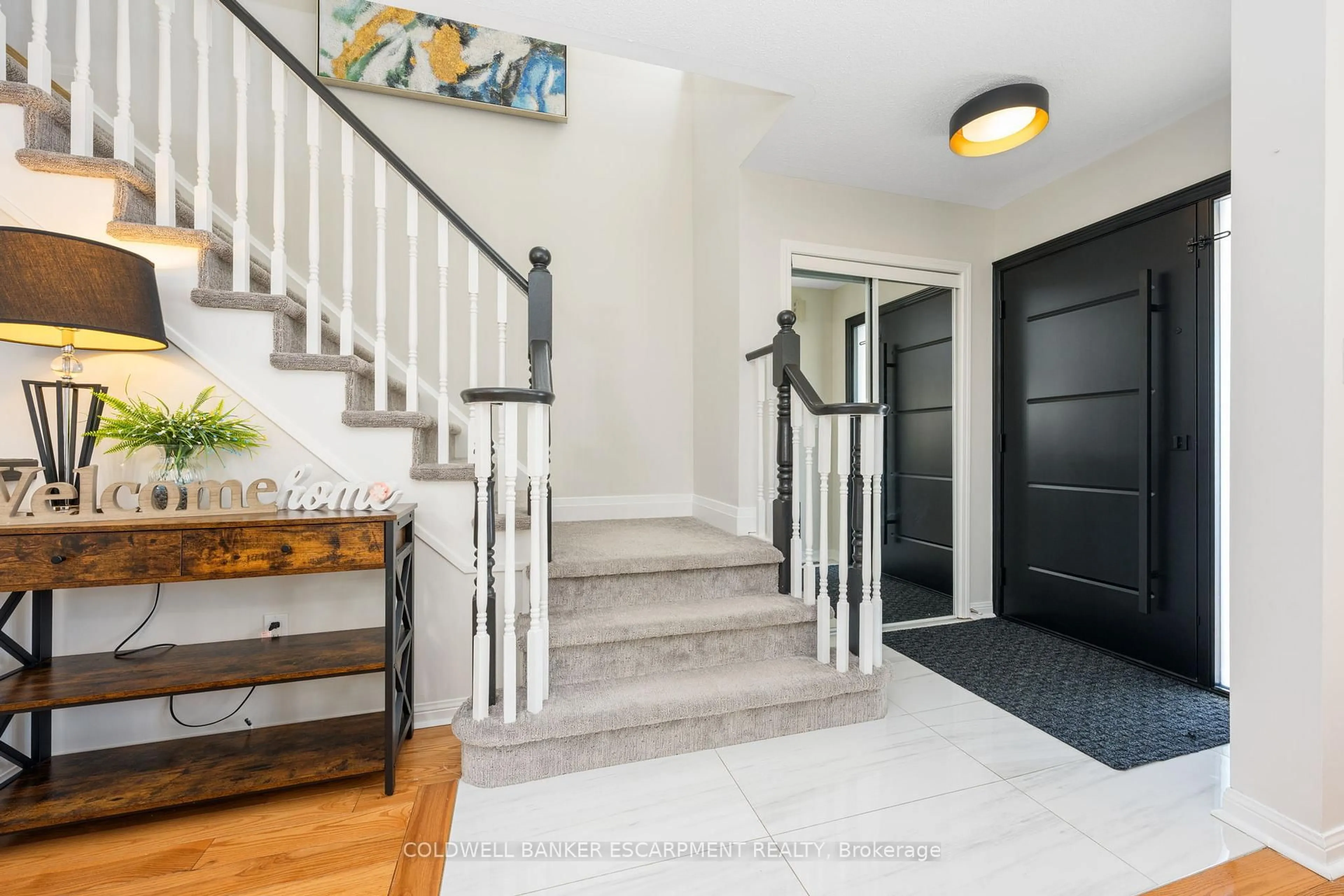 Indoor entryway for 420 Trudeau Dr, Milton Ontario L9T 5K9