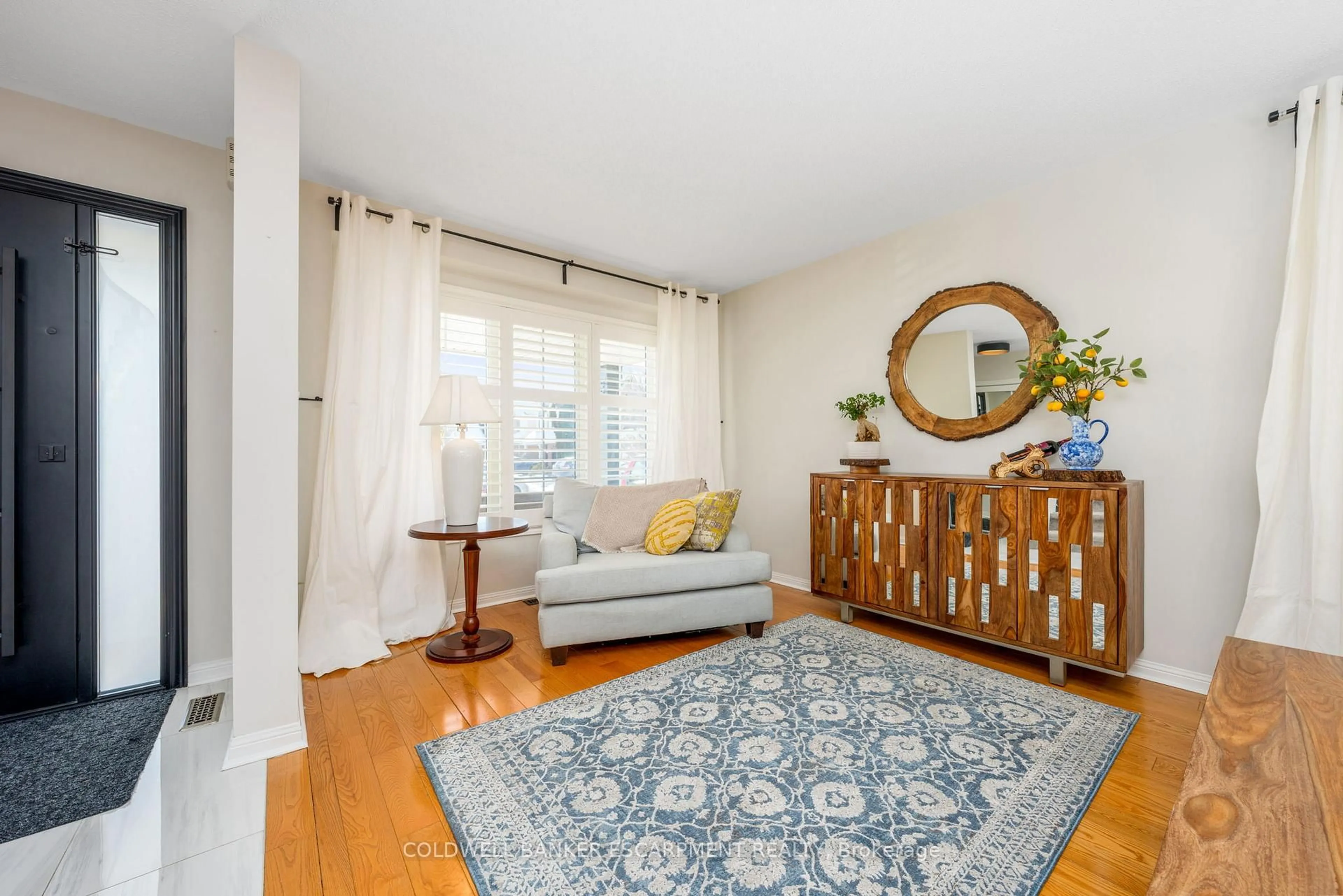 Living room with furniture, wood/laminate floor for 420 Trudeau Dr, Milton Ontario L9T 5K9