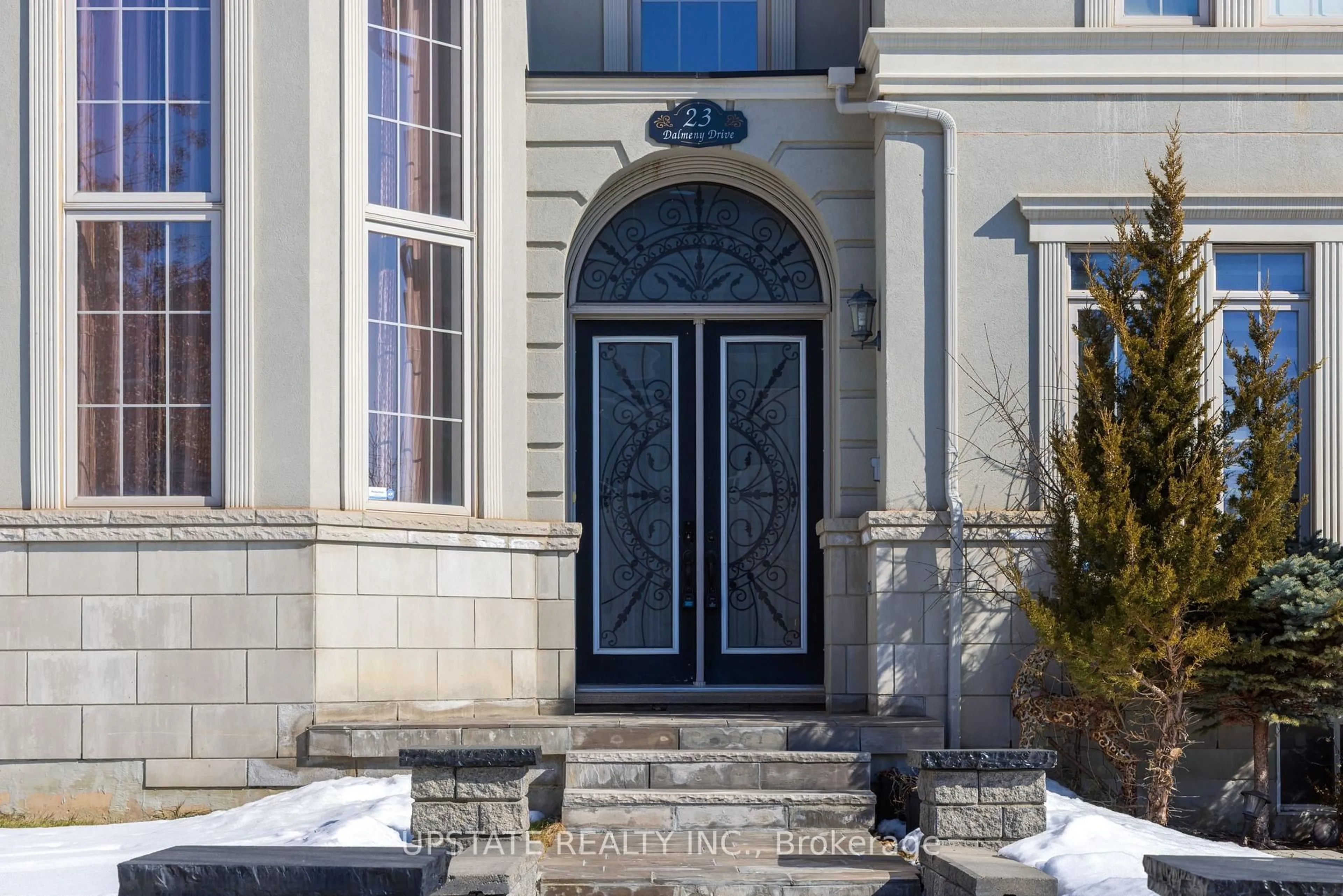 Indoor entryway for 23 Dalmeny Dr, Brampton Ontario L6X 0X3