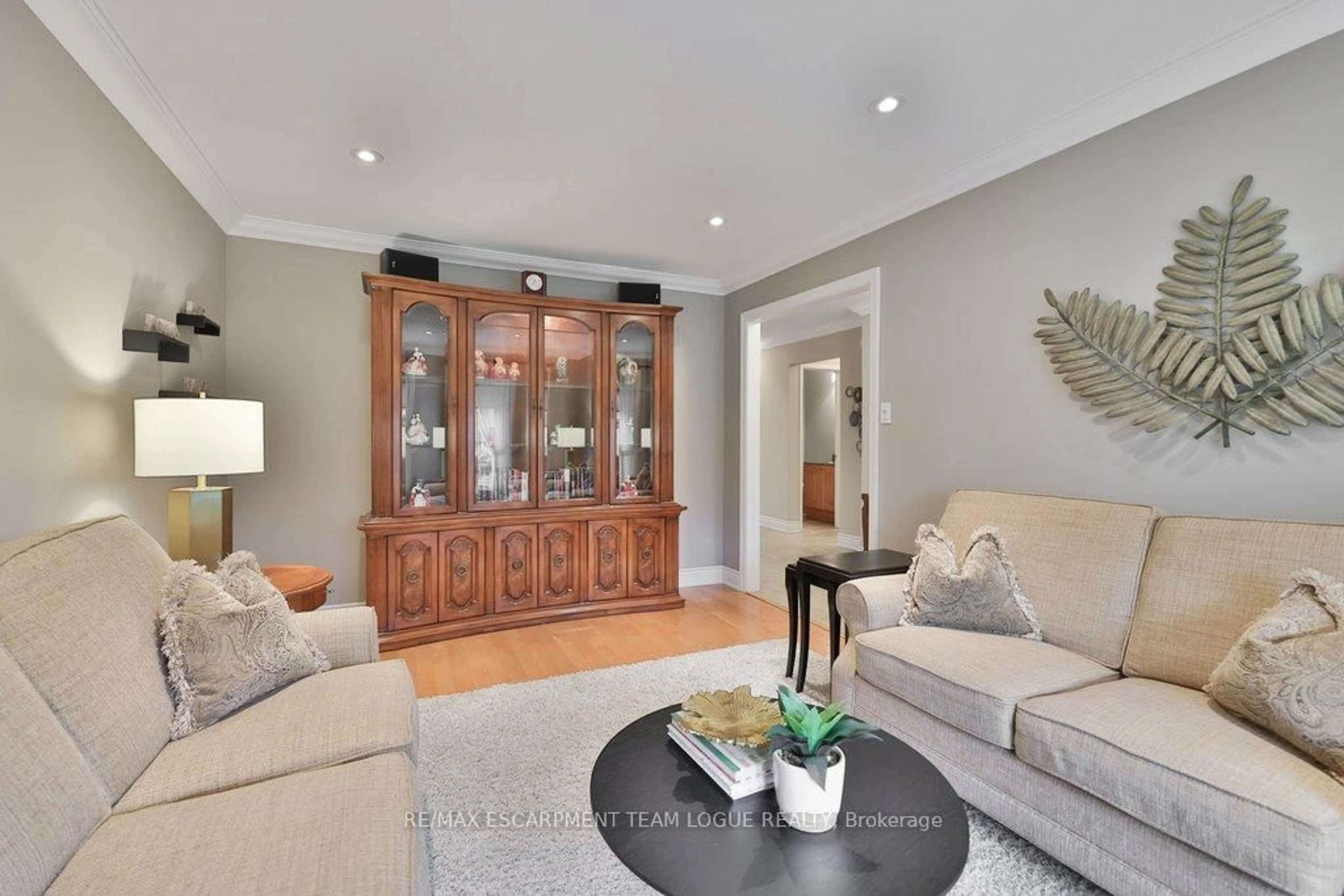 Living room with furniture, unknown for 2041 Summer Wind Dr, Burlington Ontario L7M 2V2