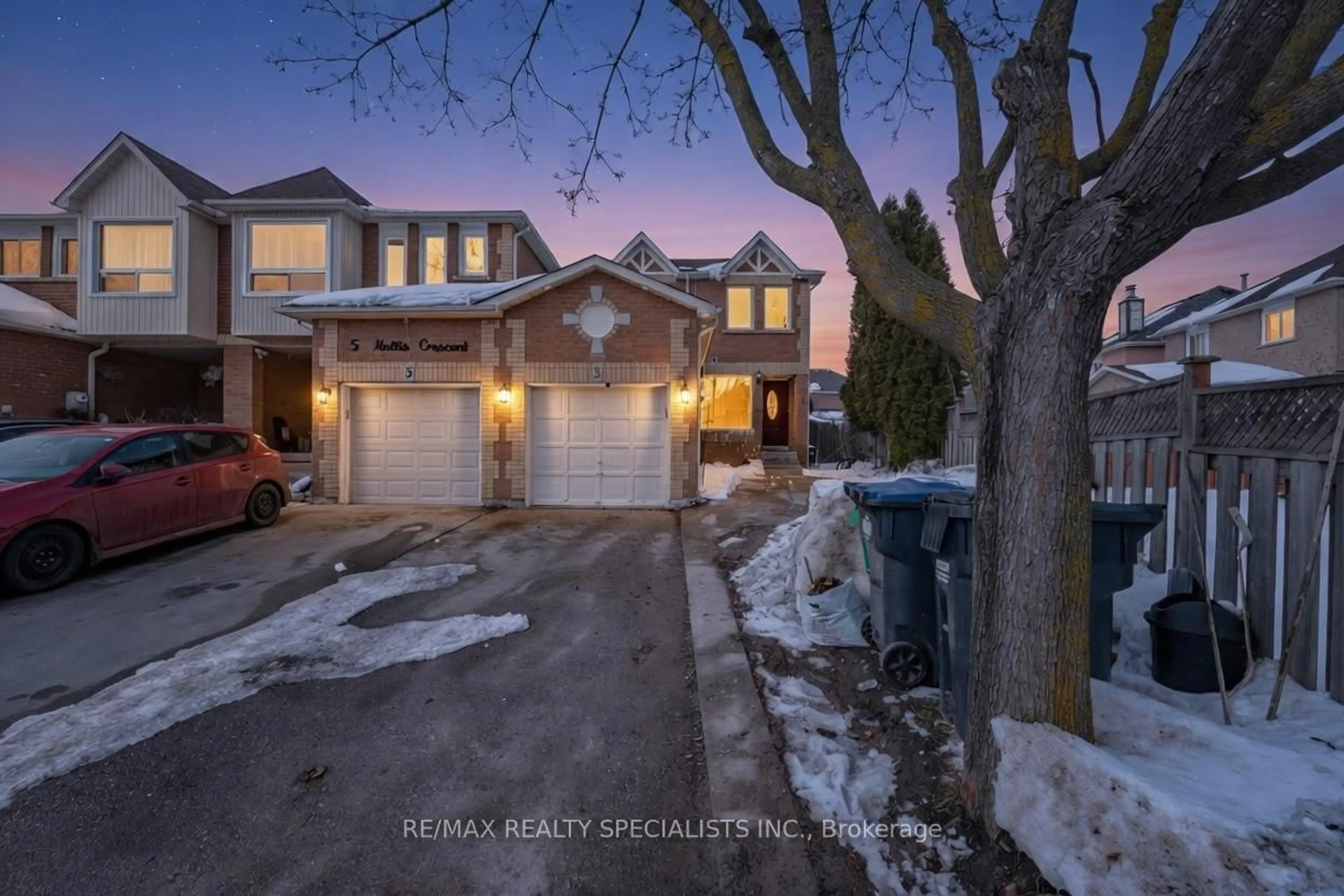 A pic from outside/outdoor area/front of a property/back of a property/a pic from drone, street for 3 Mullis Cres, Brampton Ontario L6Y 4T3