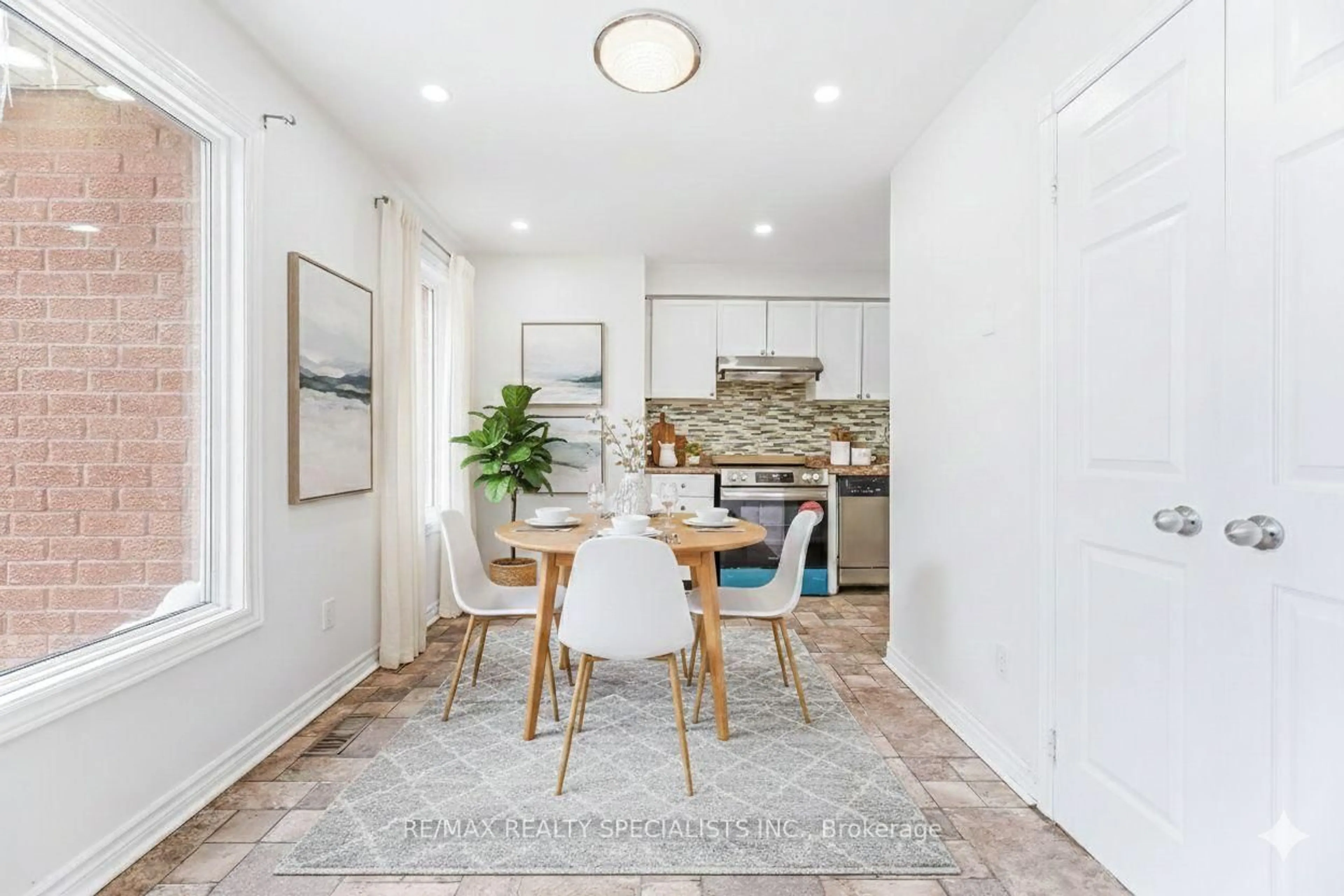 Dining room, ceramic/tile floor for 3 Mullis Cres, Brampton Ontario L6Y 4T3