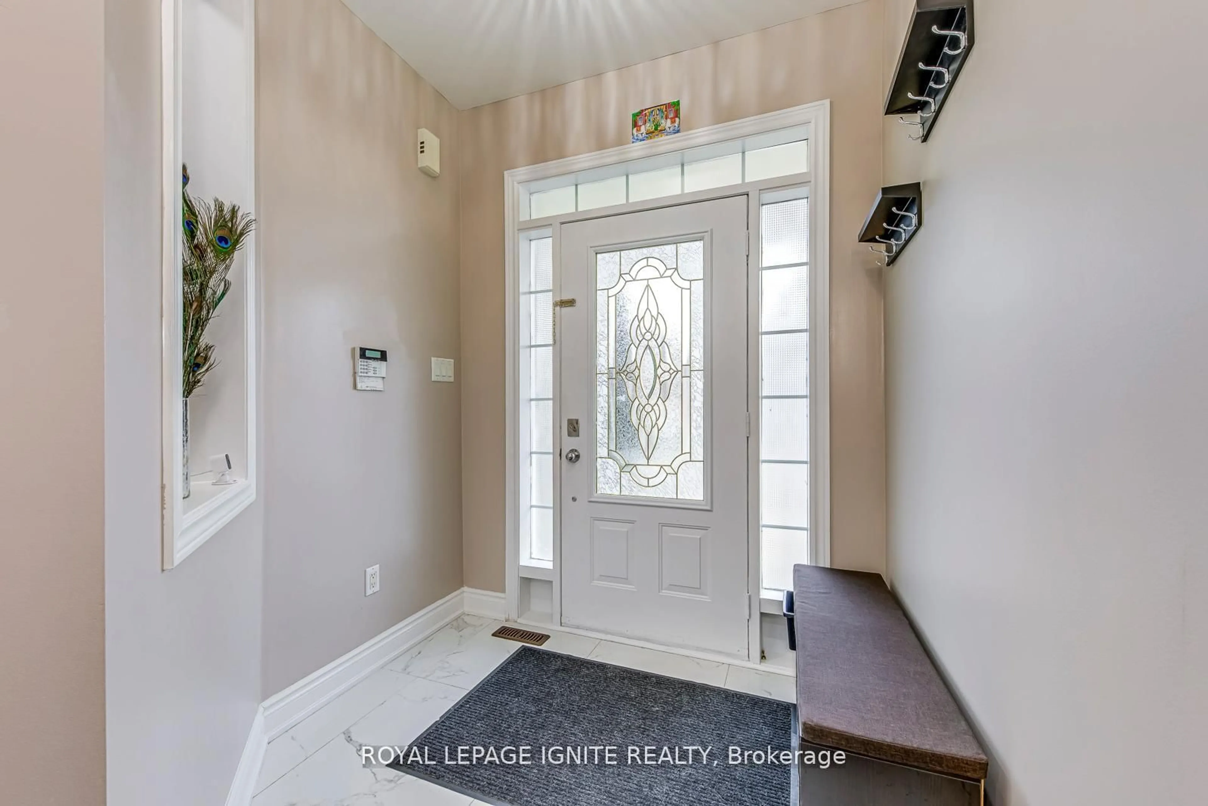 Indoor entryway for 30 Streamline Dr, Brampton Ontario L6V 4T2