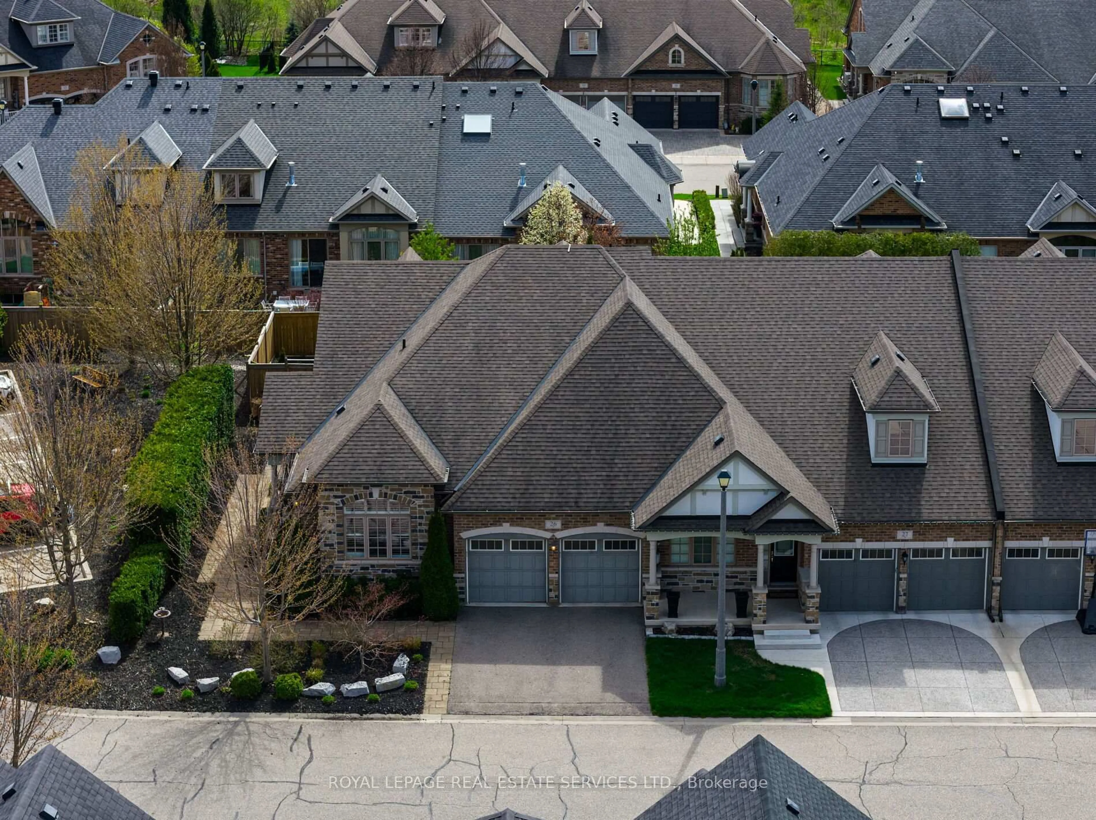 A pic from outside/outdoor area/front of a property/back of a property/a pic from drone, street for 3353 Liptay Ave #26, Oakville Ontario L6M 0M6