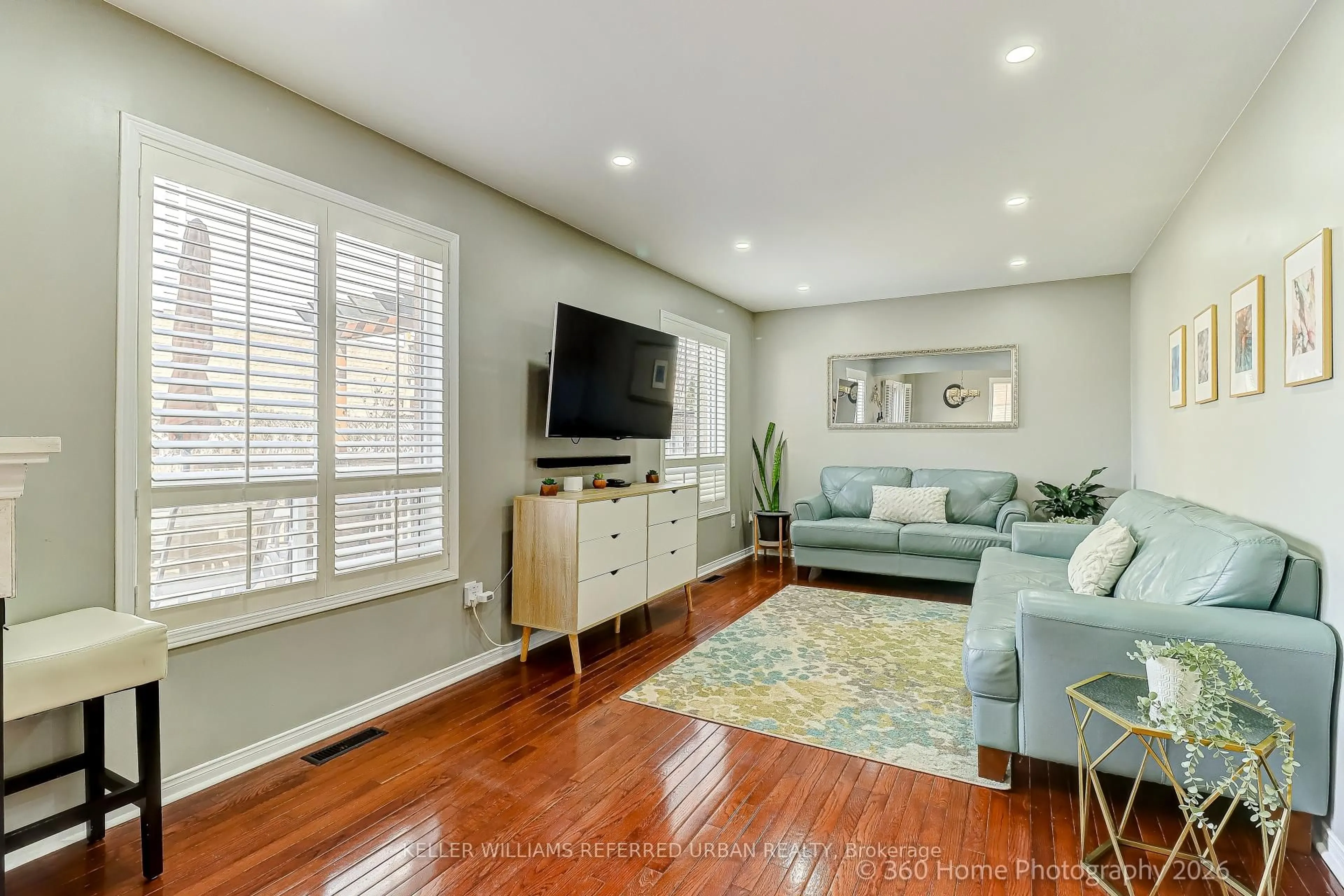 Living room with furniture, unknown for 4 Woodvalley Dr, Brampton Ontario L7A 1Z6