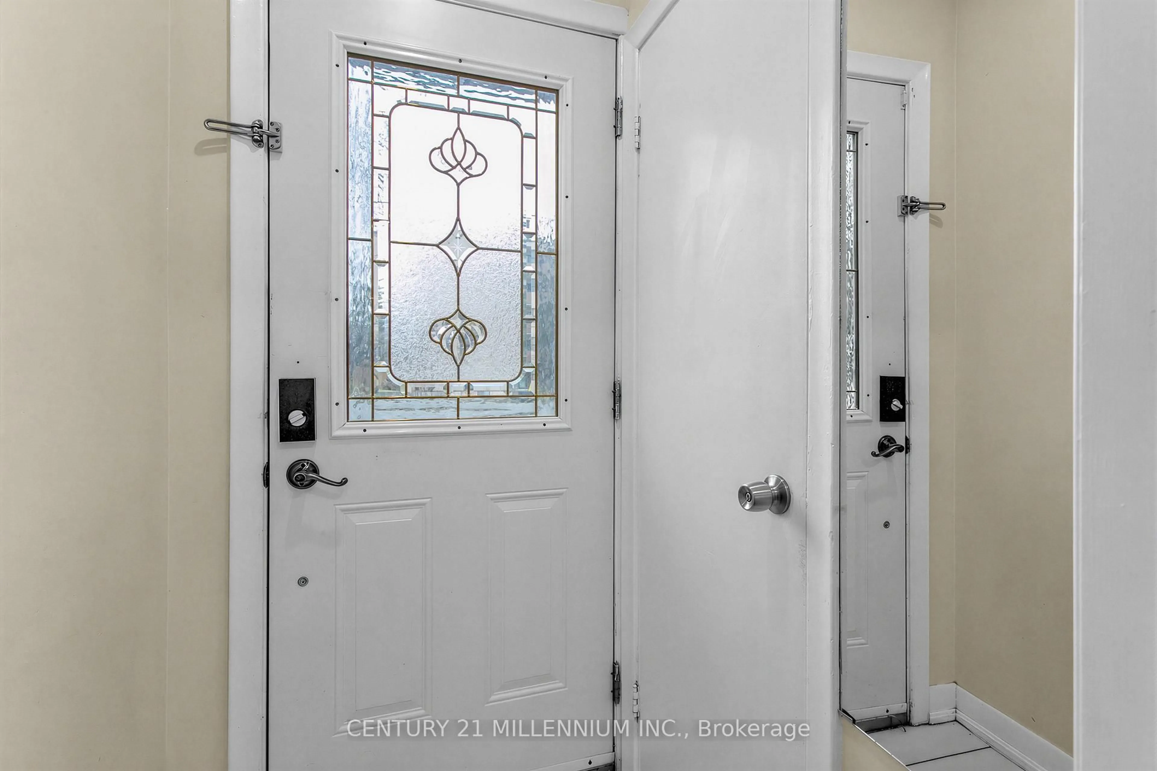 Indoor entryway for 1426 Wilson Ave, Toronto Ontario M3M 1J7