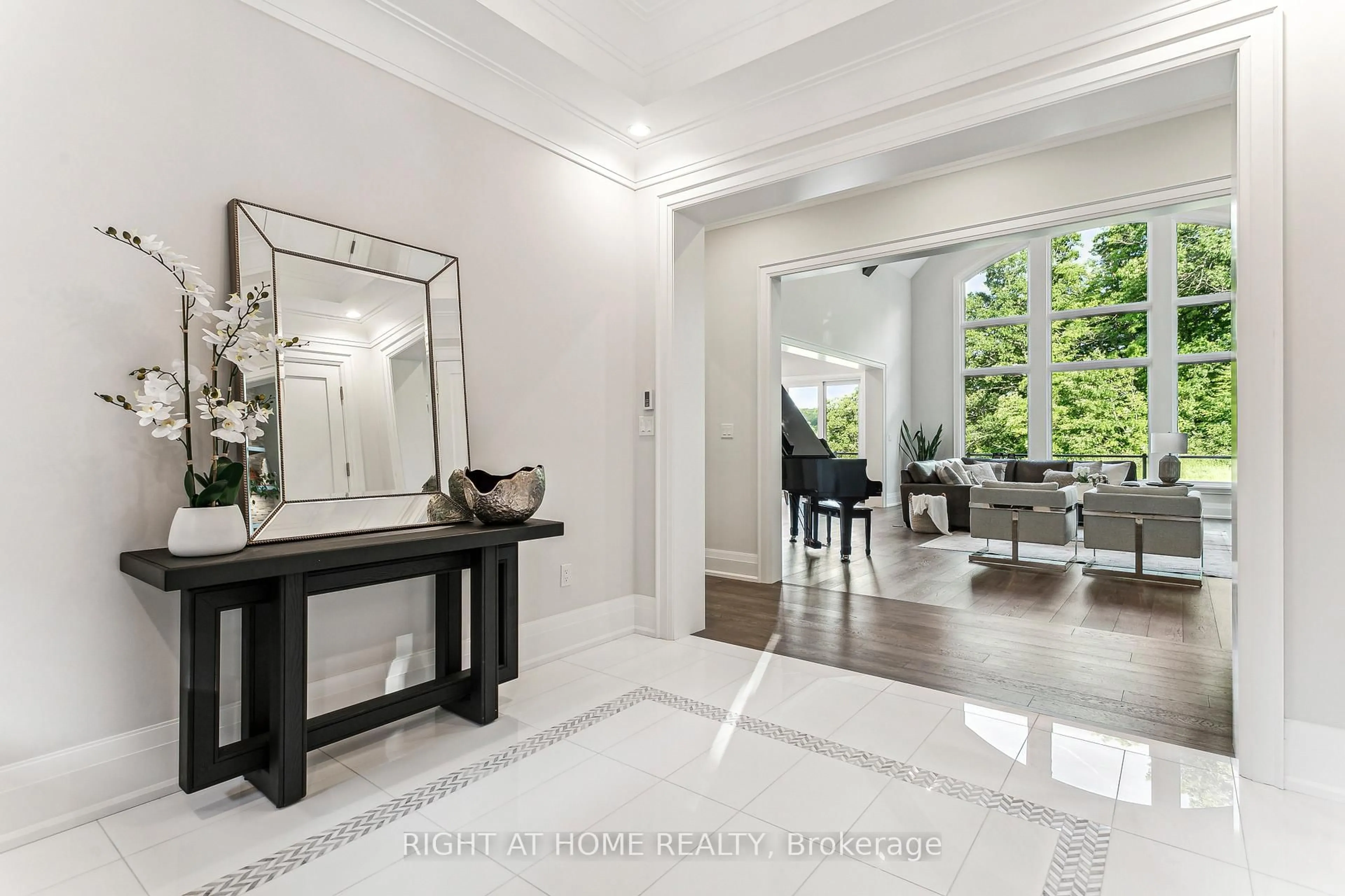Indoor entryway for 2606 Harvestmoon Lane, Burlington Ontario L7P 0N5