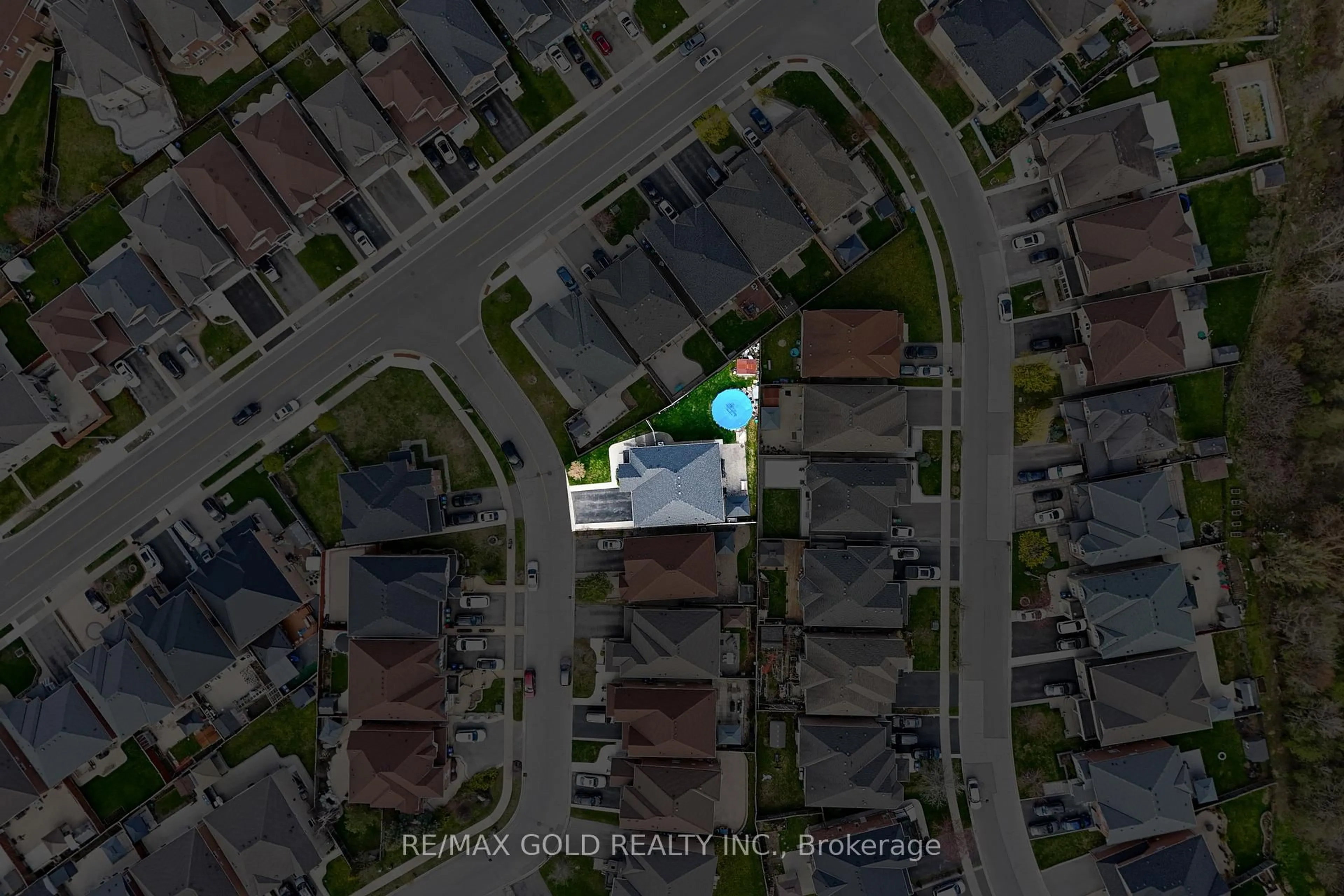 A pic from outside/outdoor area/front of a property/back of a property/a pic from drone, street for 3 Powell Dr, Brampton Ontario L6R 0K9