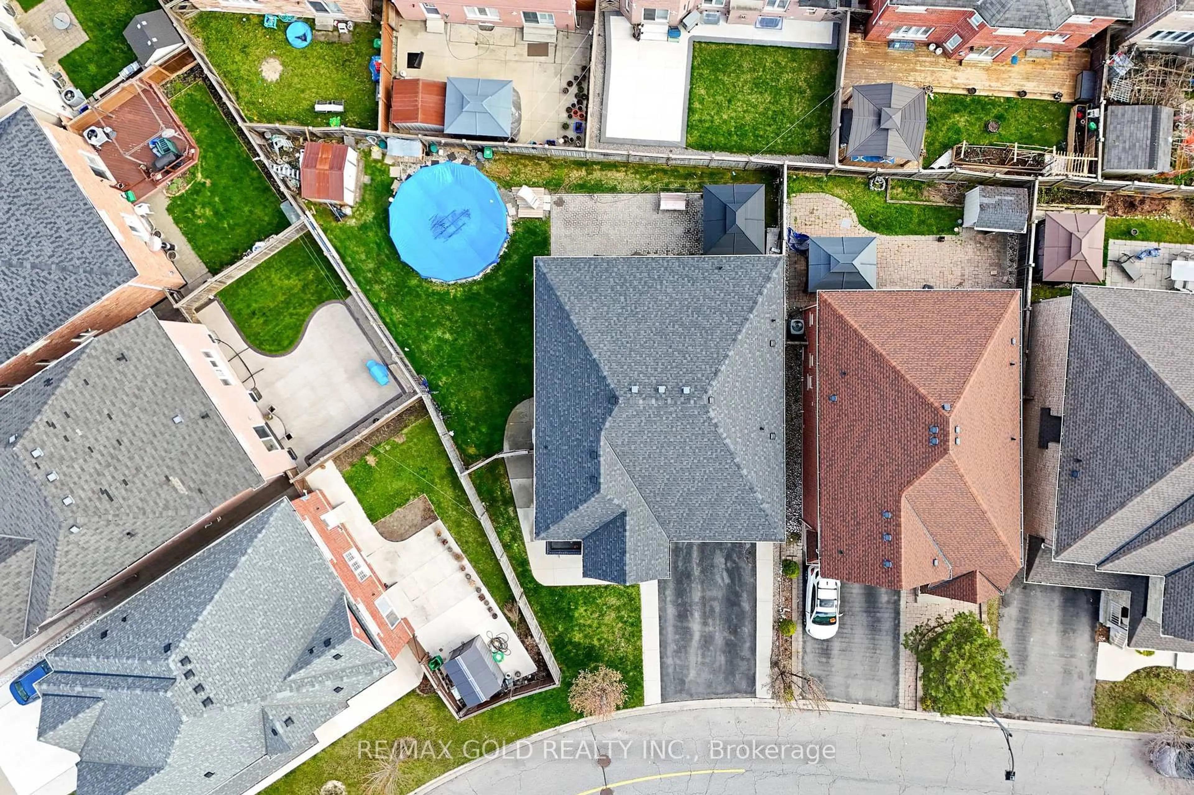 A pic from outside/outdoor area/front of a property/back of a property/a pic from drone, street for 3 Powell Dr, Brampton Ontario L6R 0K9
