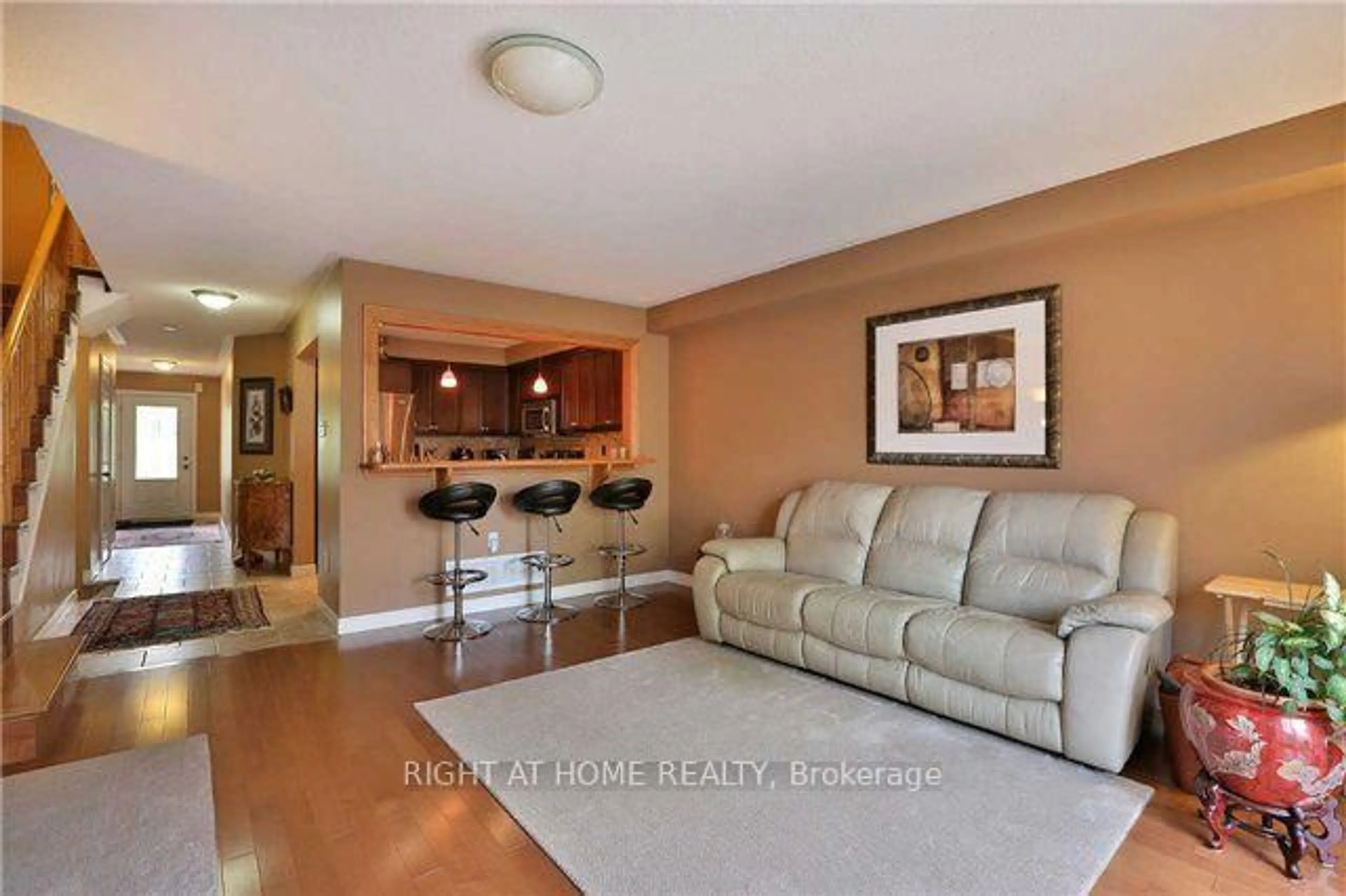 Living room with furniture, unknown for 5162 Falconcrest Dr, Burlington Ontario L7L 6K6