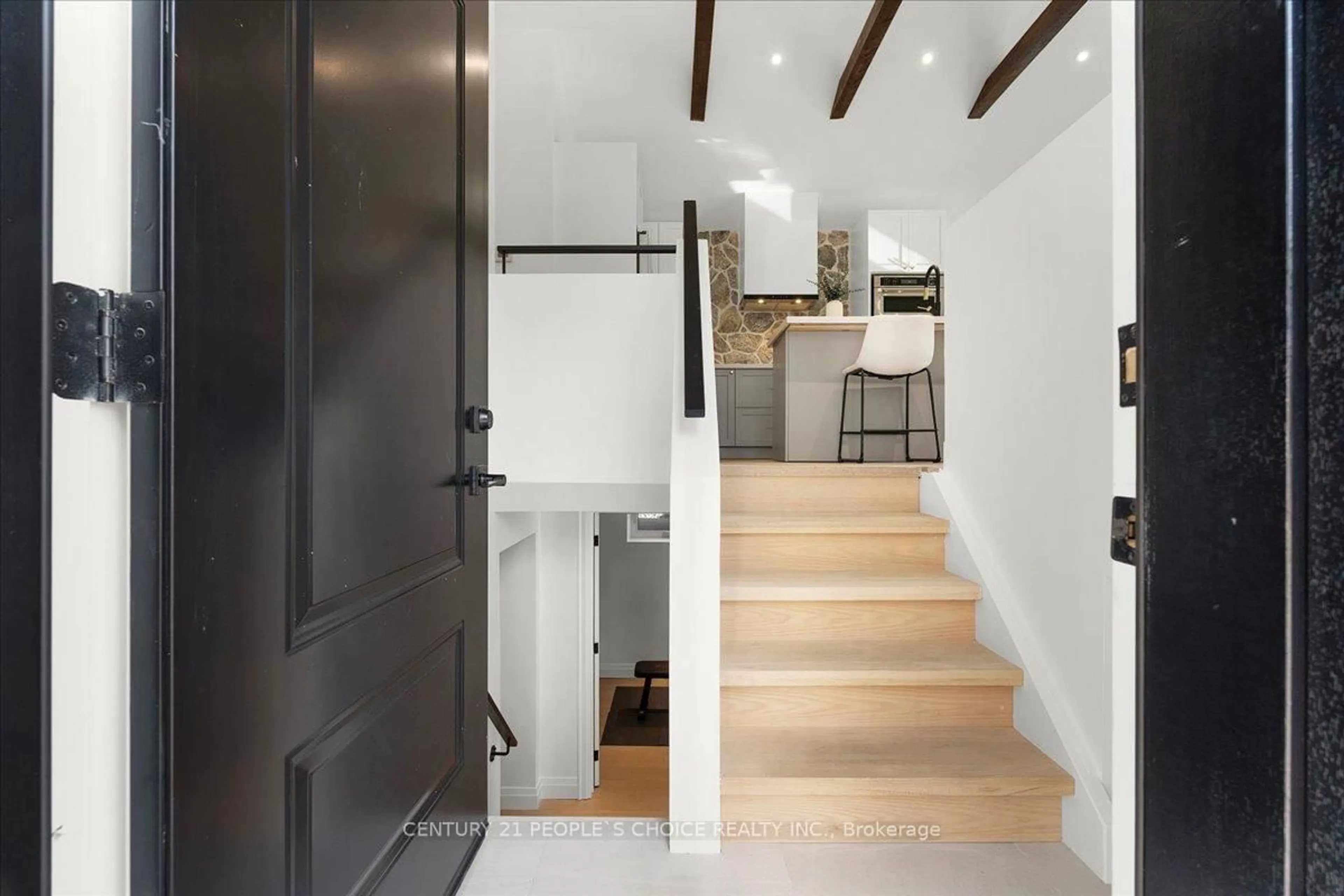 Indoor entryway for 7 Nipissing Dr, Toronto Ontario M9B 4V4
