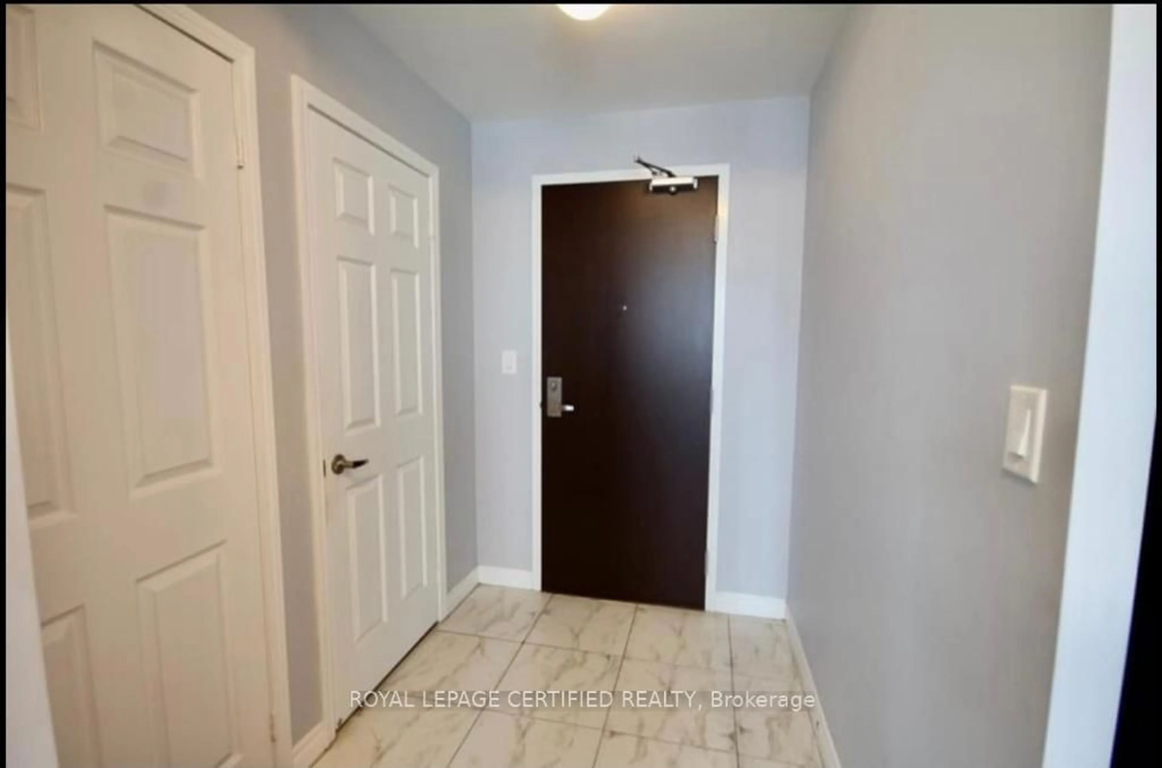 Indoor entryway for 208 Enfield Pl #3301, Mississauga Ontario L5B 0G8