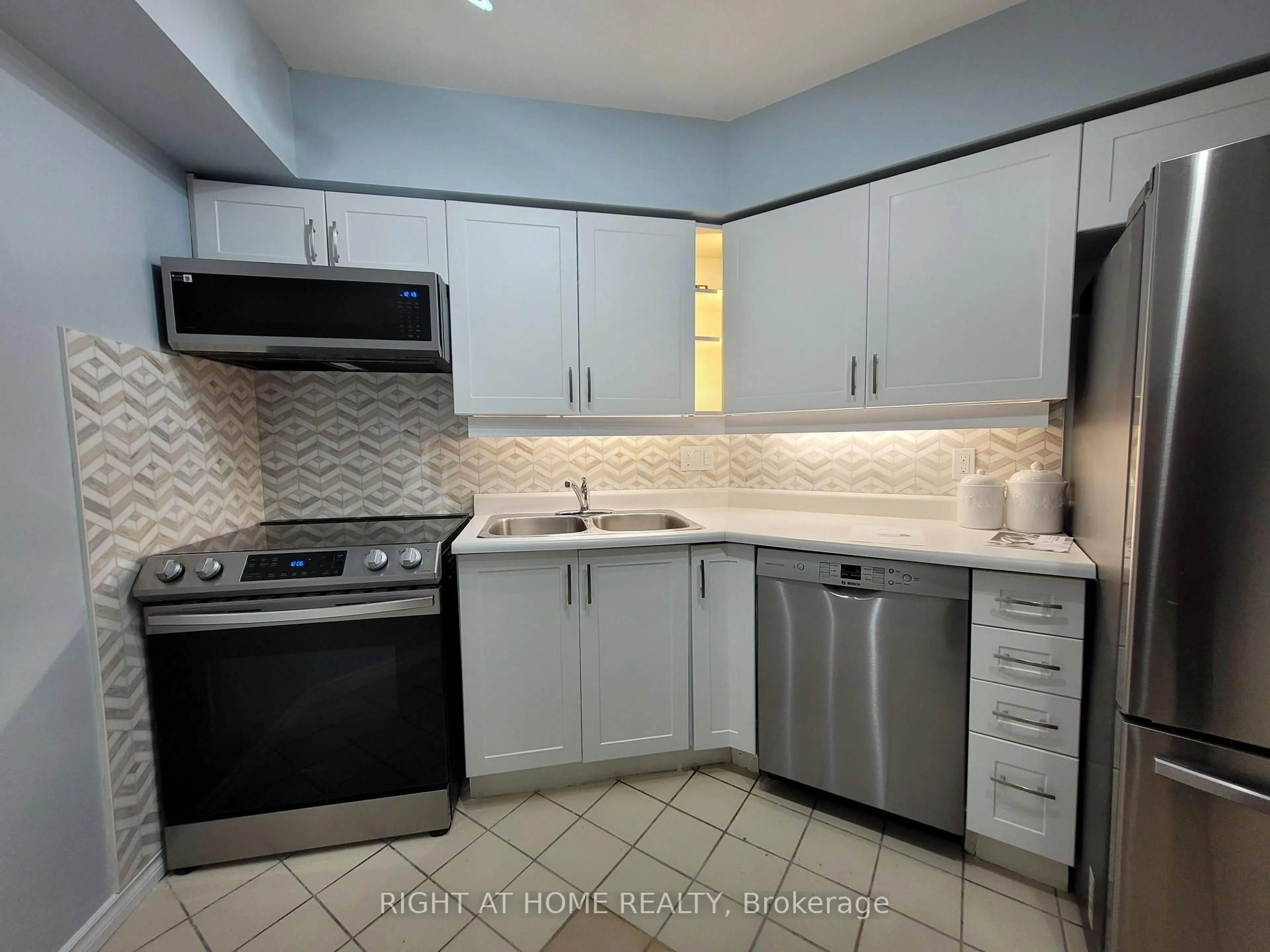Standard kitchen, ceramic/tile floor for 22 Southport St #332, Toronto Ontario M6S 4Y9