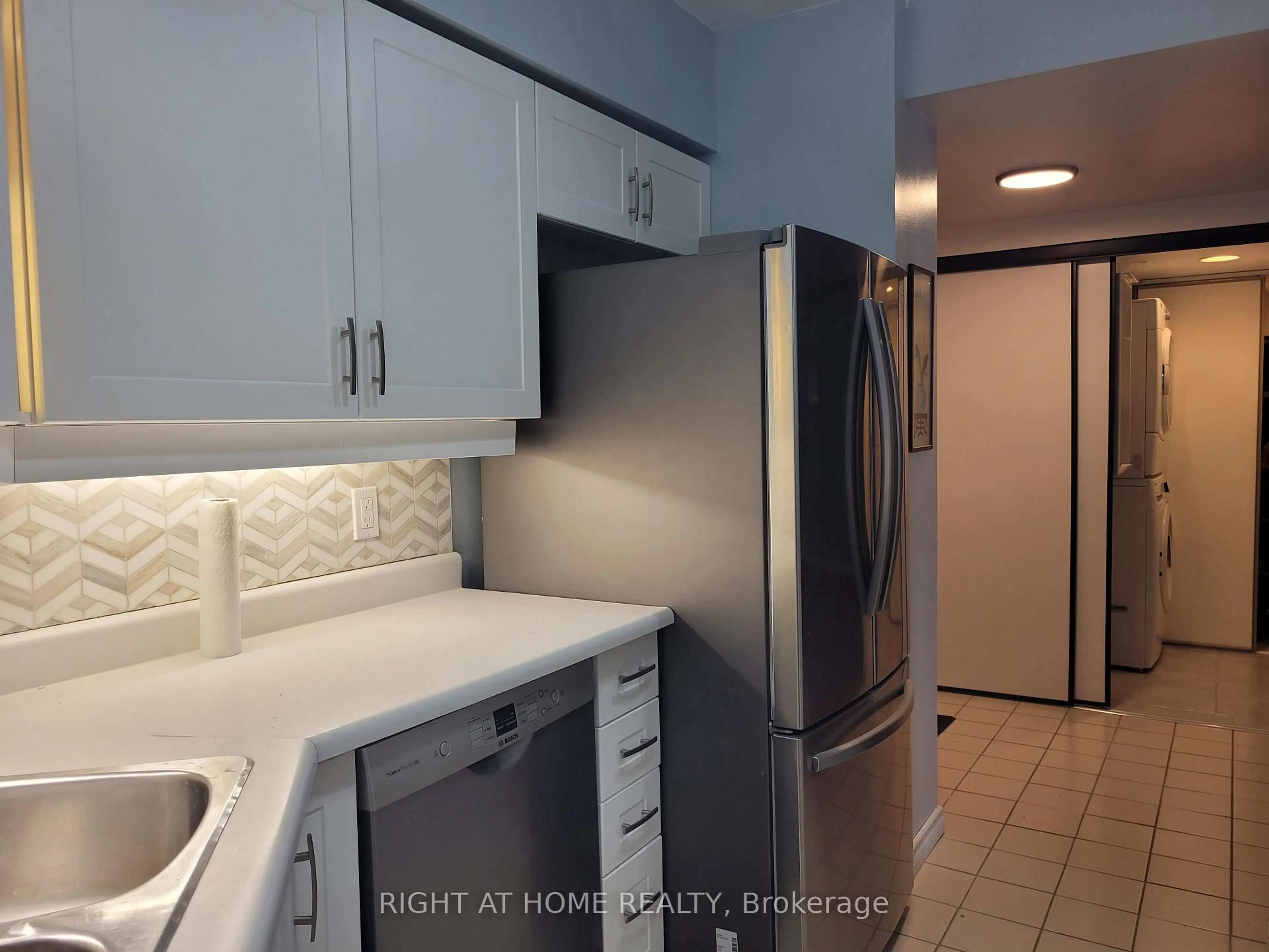 Standard kitchen, ceramic/tile floor for 22 Southport St #332, Toronto Ontario M6S 4Y9