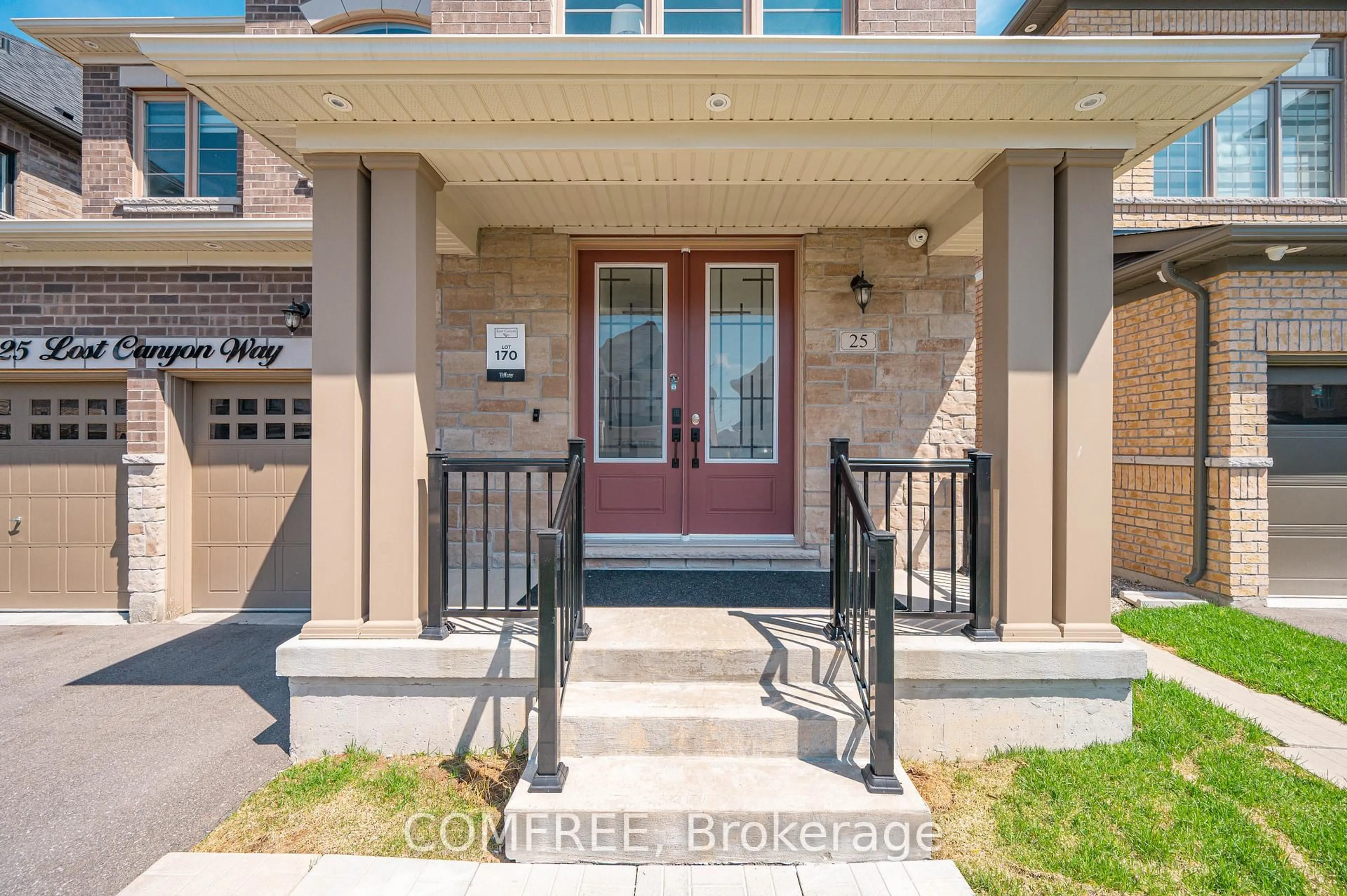 Indoor entryway for 25 Lost Canyon Way, Brampton Ontario L6X 3A6