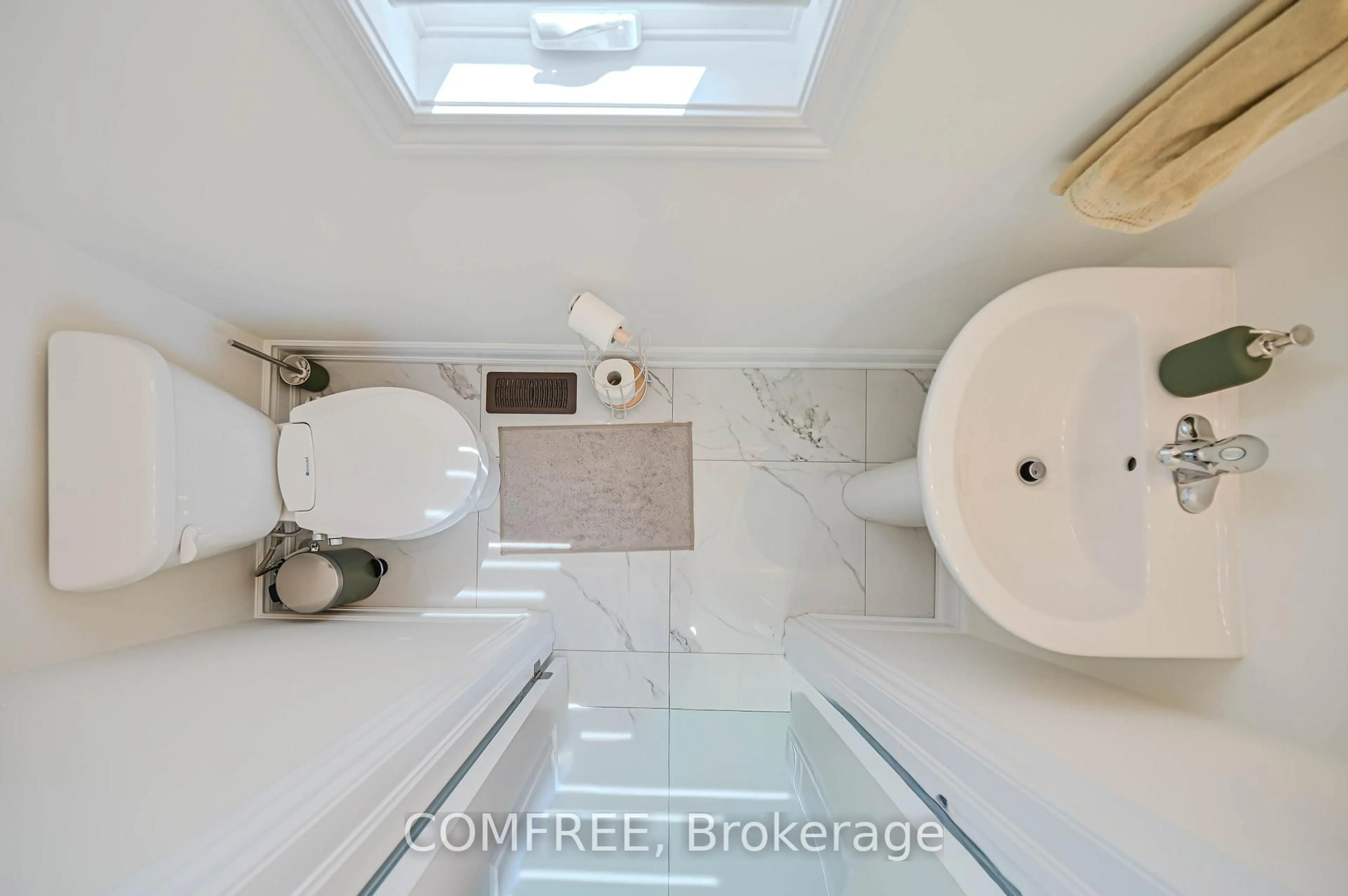 Contemporary bathroom, ceramic/tile floor for 25 Lost Canyon Way, Brampton Ontario L6X 3A6
