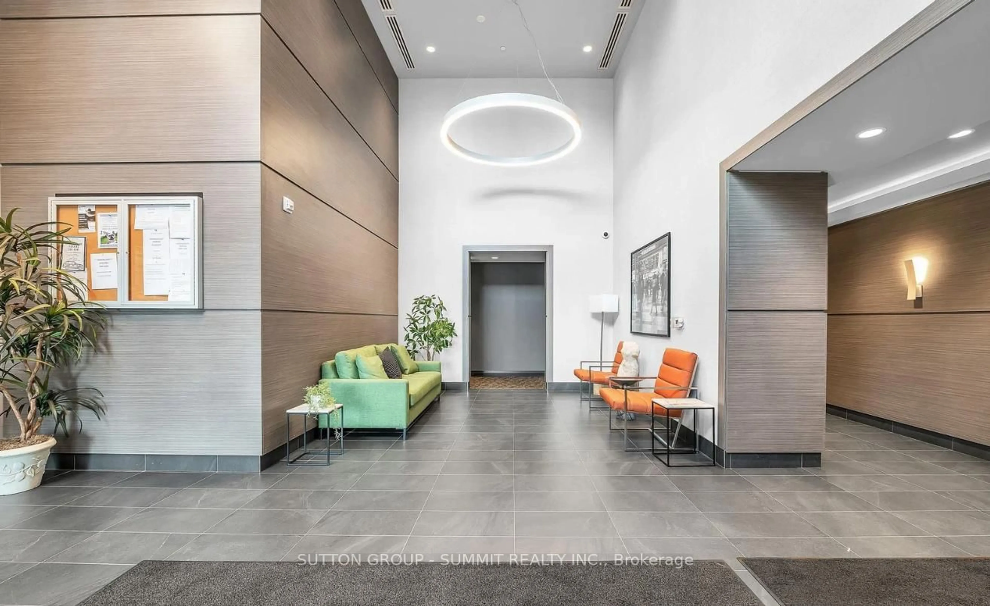 Lobby for 95 DUNDAS St #110, Oakville Ontario L6M 5N4