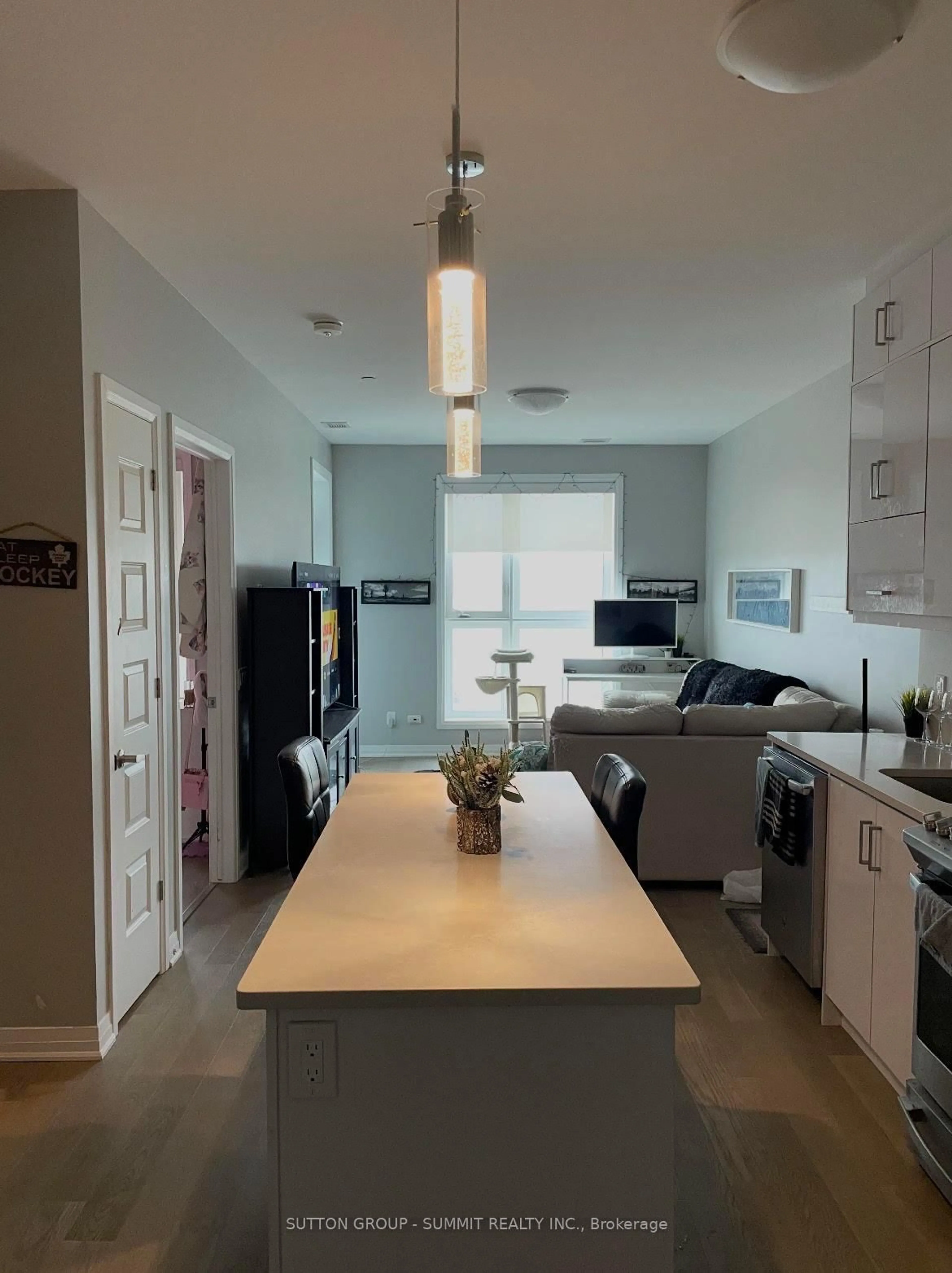 Open concept kitchen, unknown for 95 DUNDAS St #110, Oakville Ontario L6M 5N4