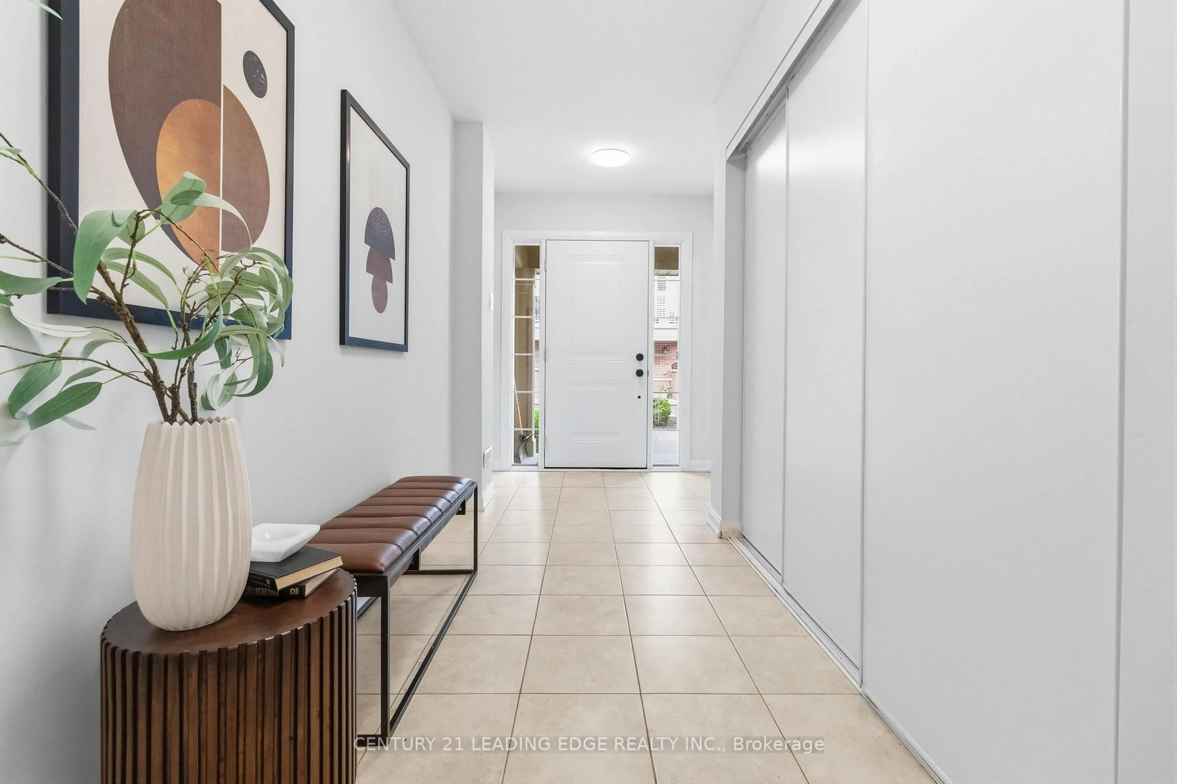 Indoor entryway for 165 Hampshire Way #106, Milton Ontario L9T 8M7