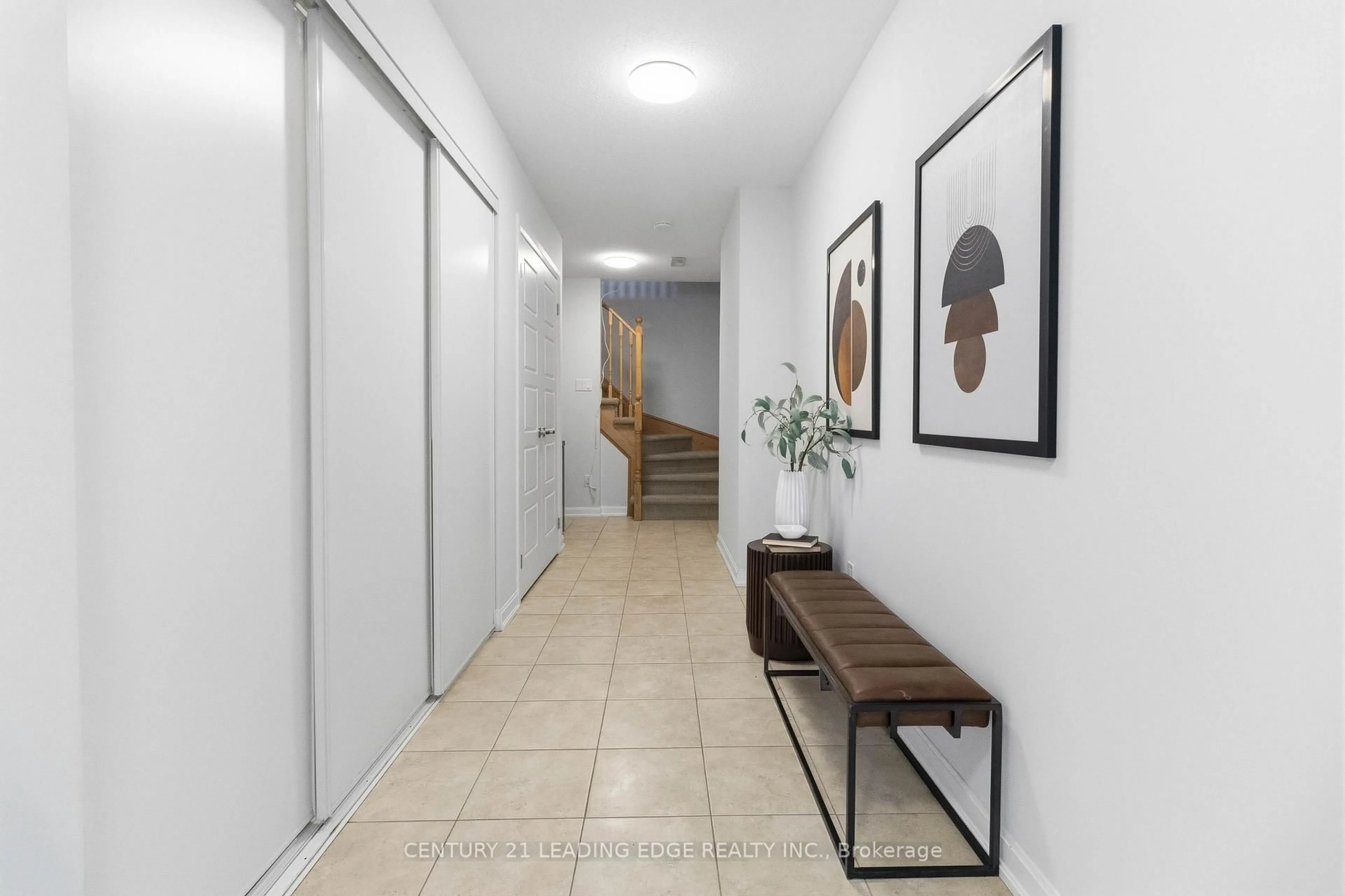 Indoor foyer for 165 Hampshire Way #106, Milton Ontario L9T 8M7