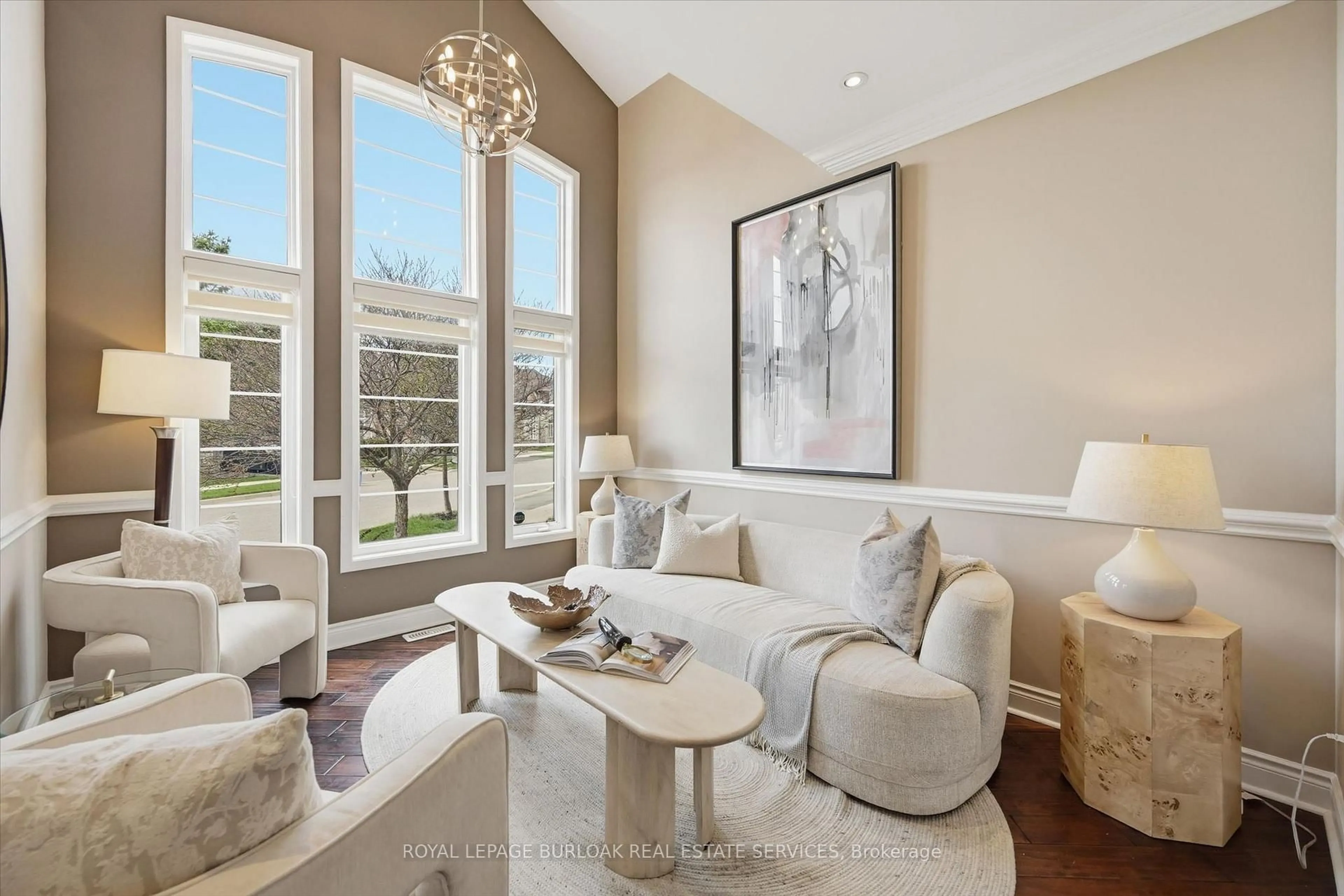 Living room with furniture, unknown for 4186 Fuller Cres, Burlington Ontario L7M 0M5