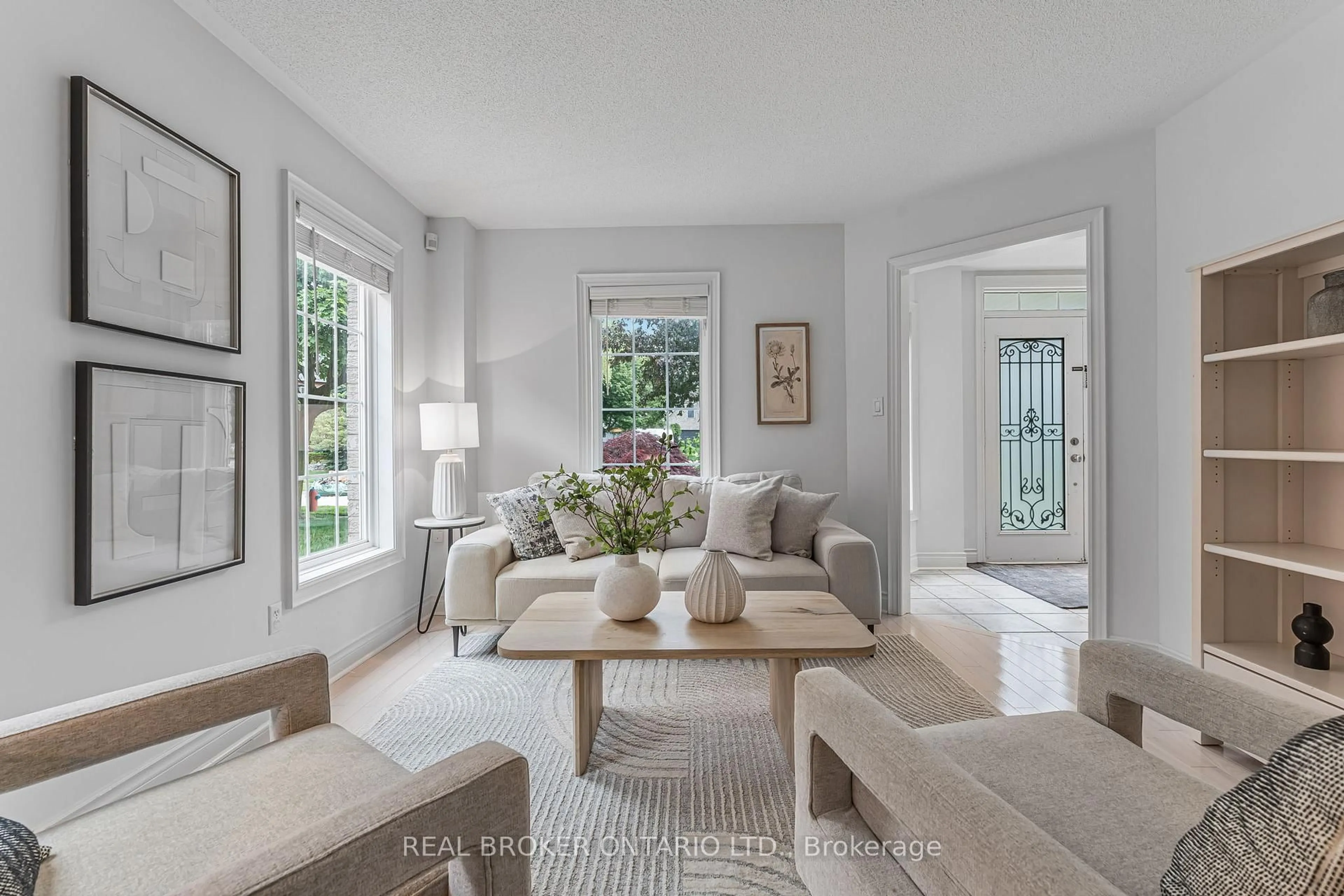 Living room with furniture, unknown for 2000 Peak Pl, Oakville Ontario L6H 5T2
