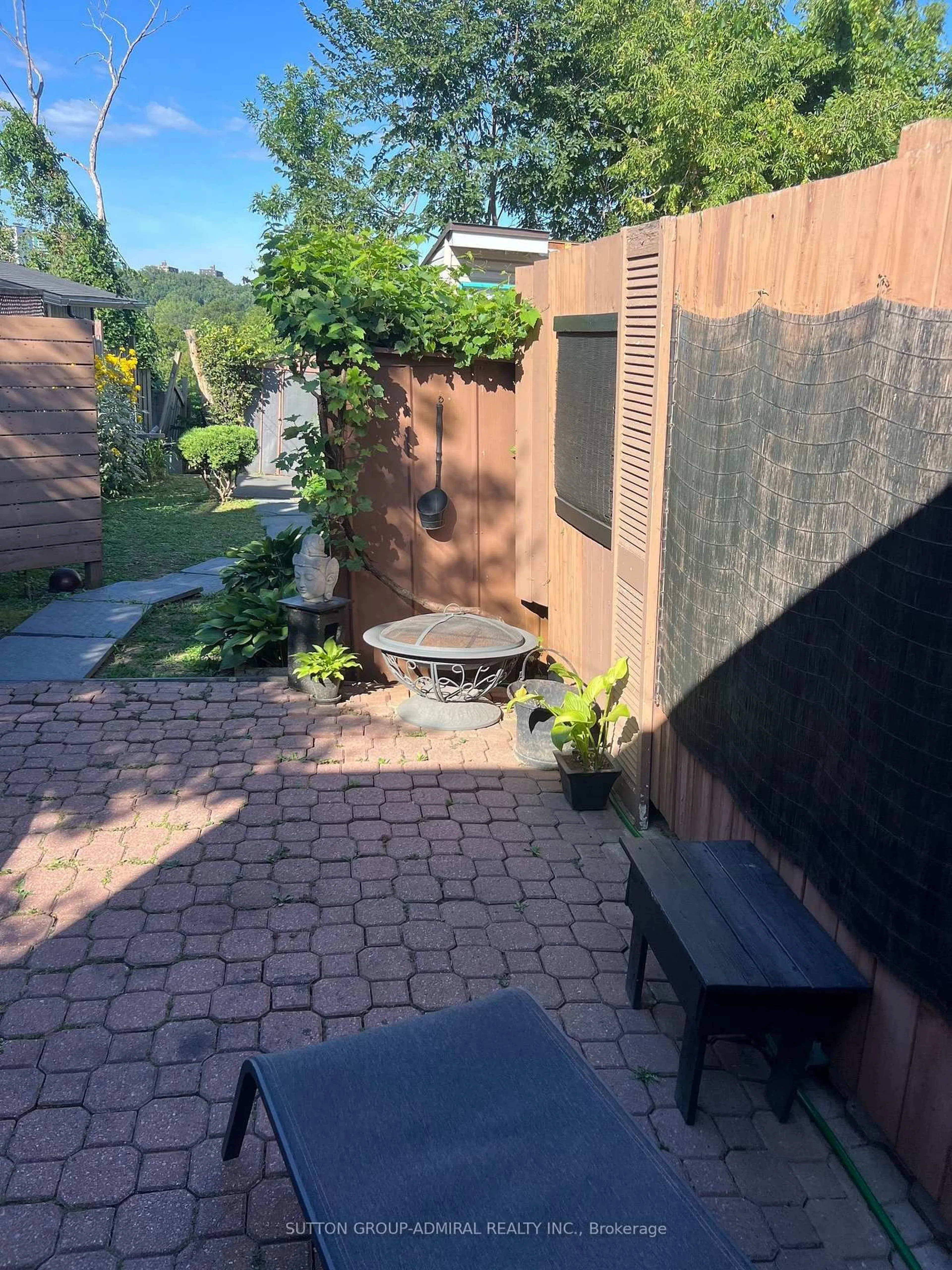 Patio, street for 128 Spears St, Toronto Ontario M6N 3X7