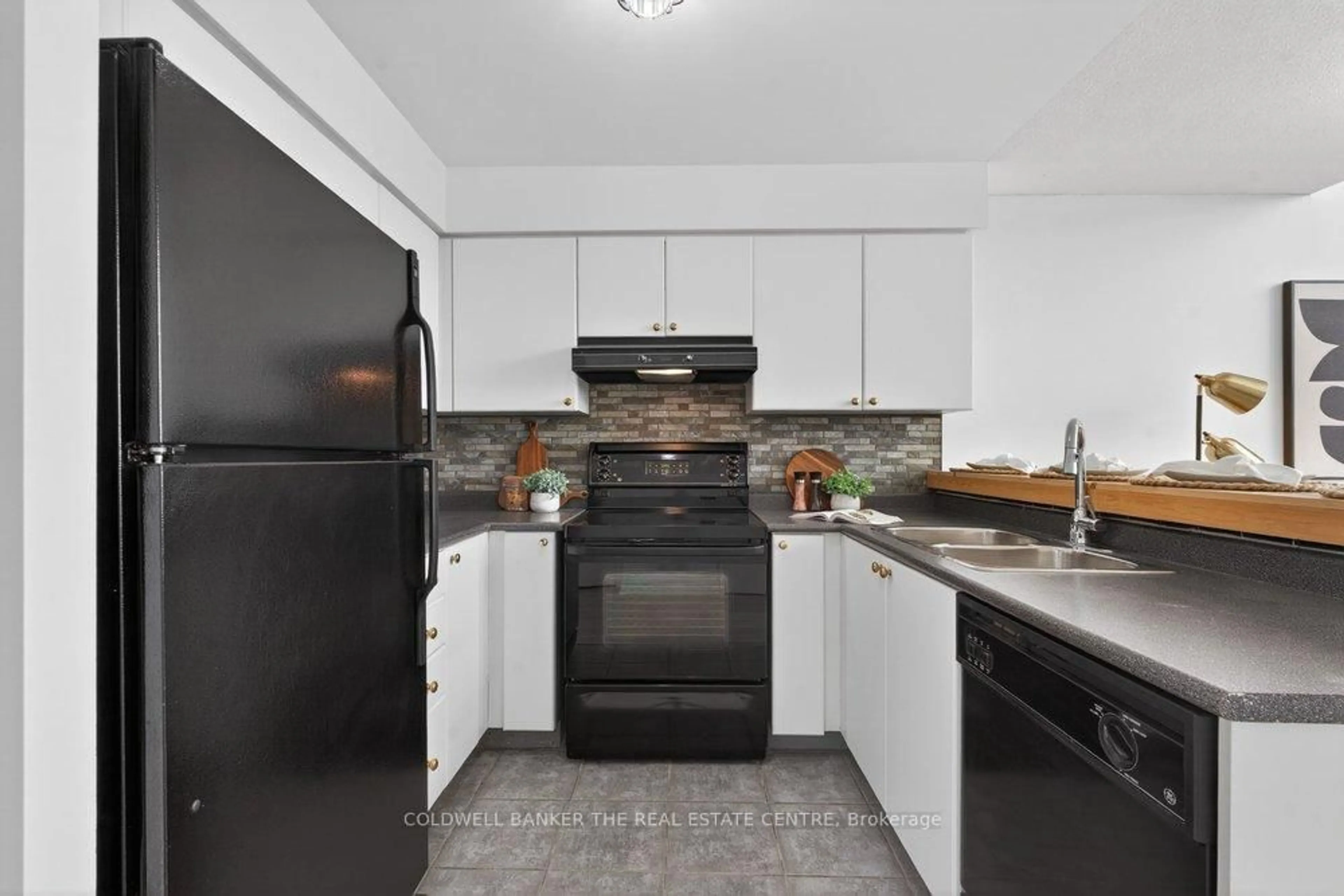 Standard kitchen, unknown for 200 Manitoba St #224, Toronto Ontario M8Y 3Y9