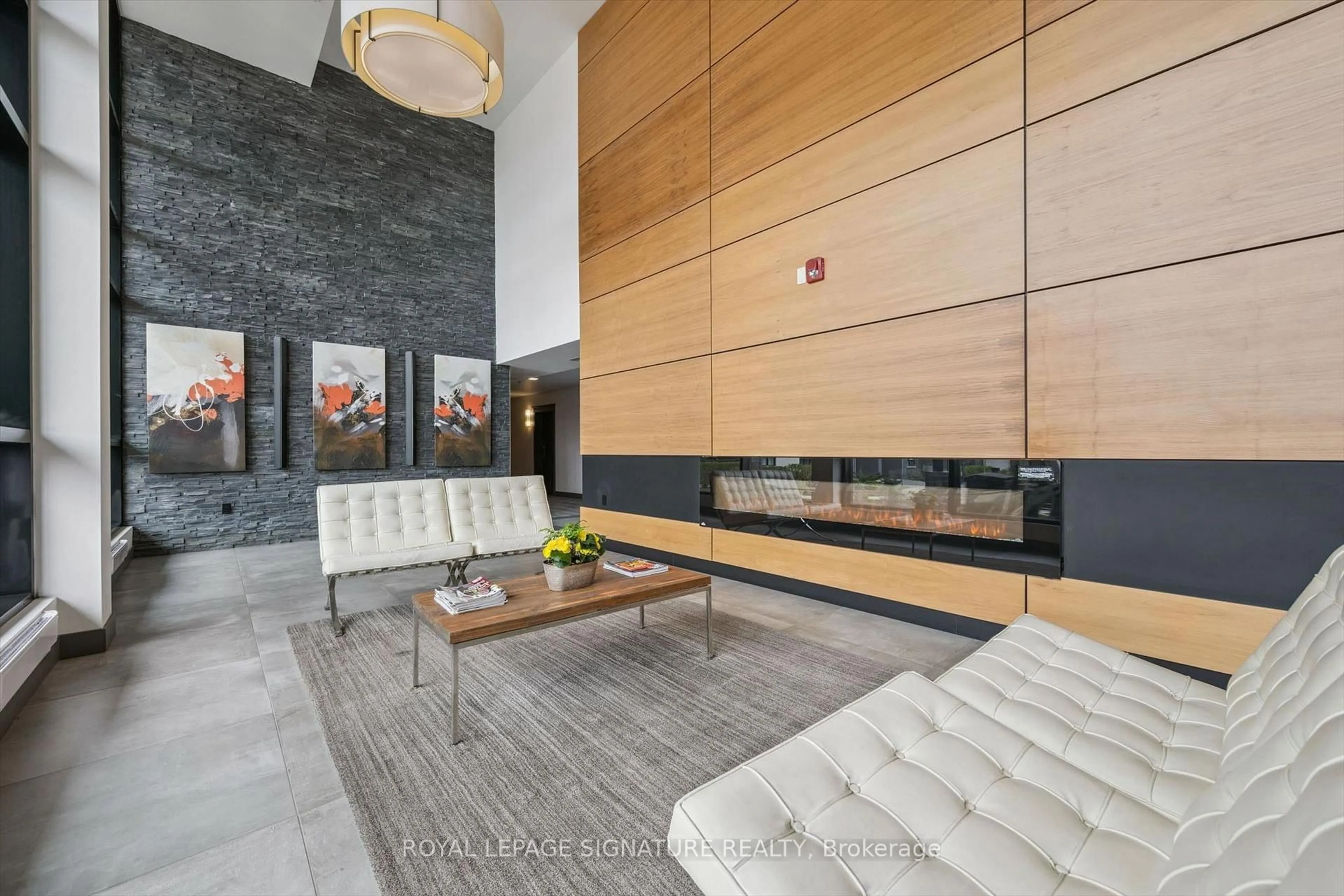 Lobby for 3170 Erin Mills Pkwy #105, Mississauga Ontario L5L 0B6