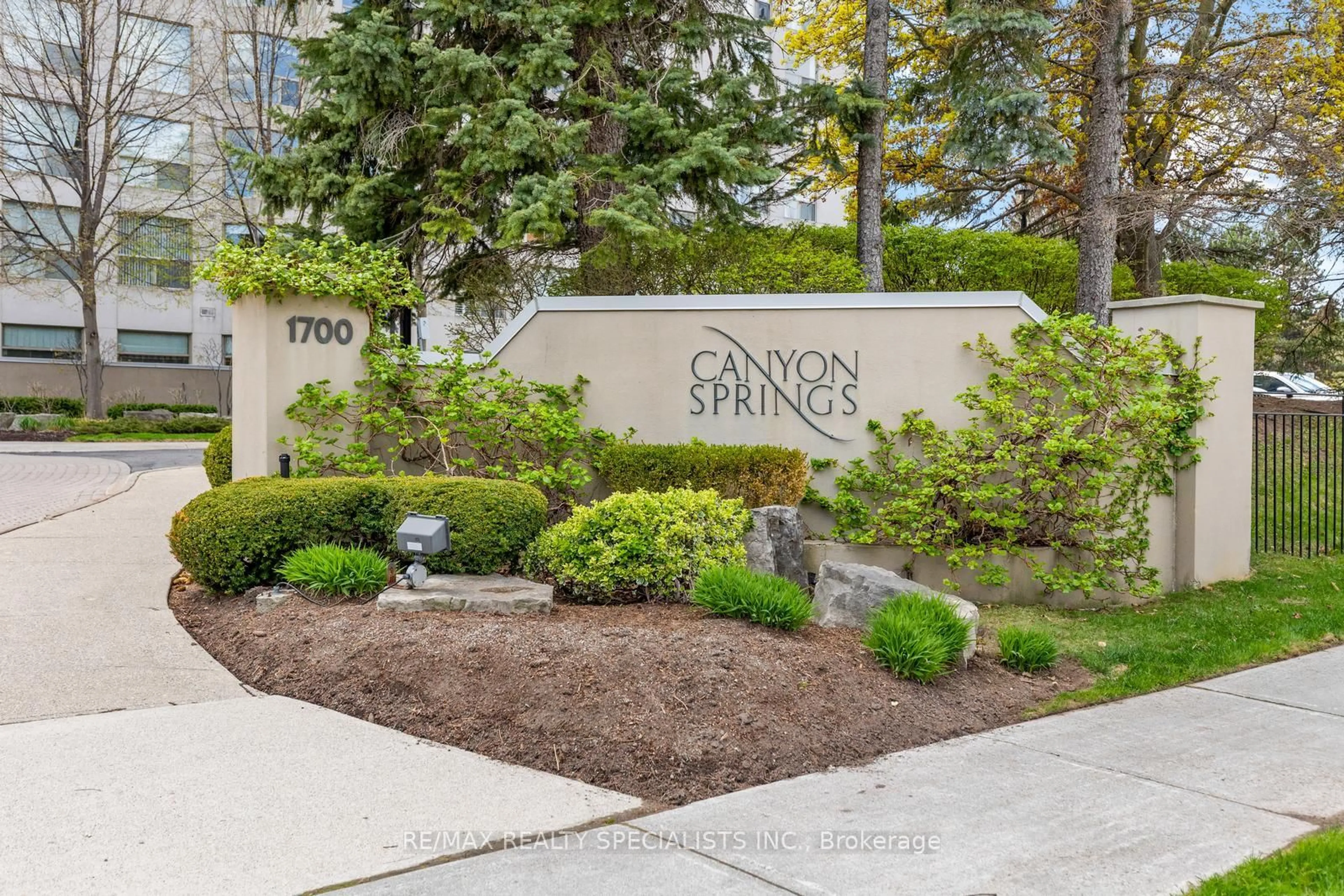 Indoor foyer for 1700 THE COLLEGEWAY #405, Mississauga Ontario L5L 4M2