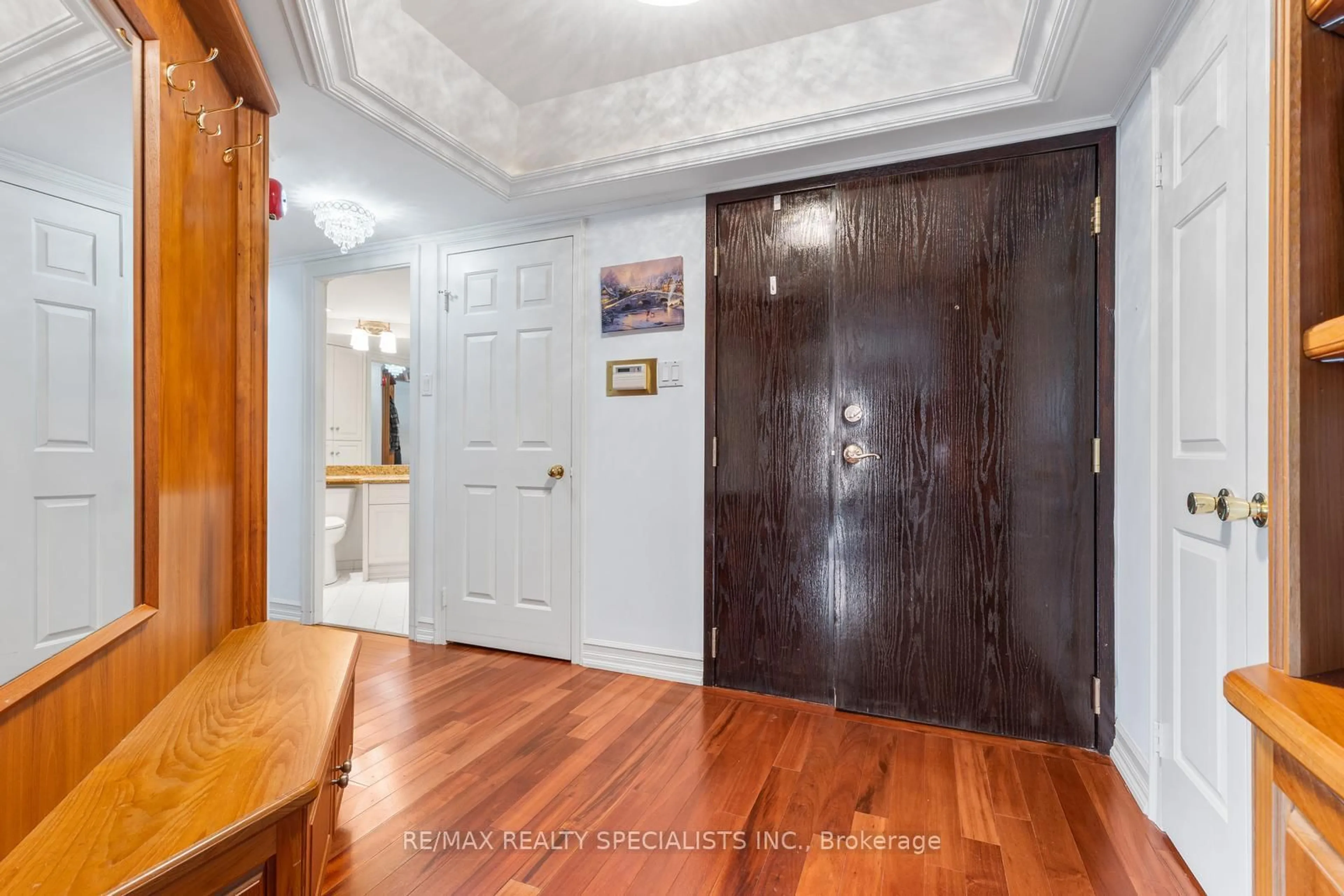 Indoor entryway for 1700 THE COLLEGEWAY #405, Mississauga Ontario L5L 4M2