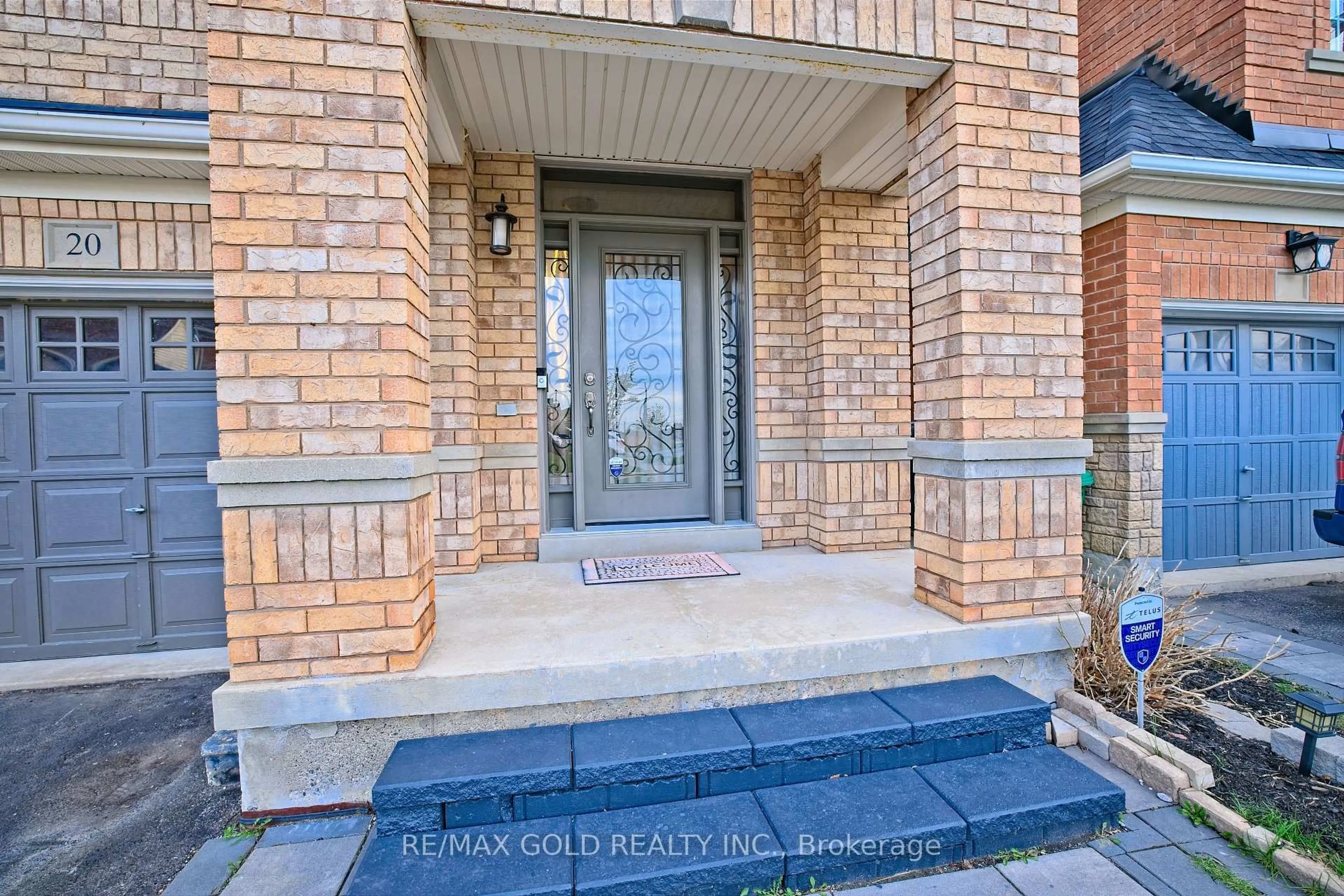 Indoor entryway for 20 Treegrove Cres, Brampton Ontario L7A 3X8