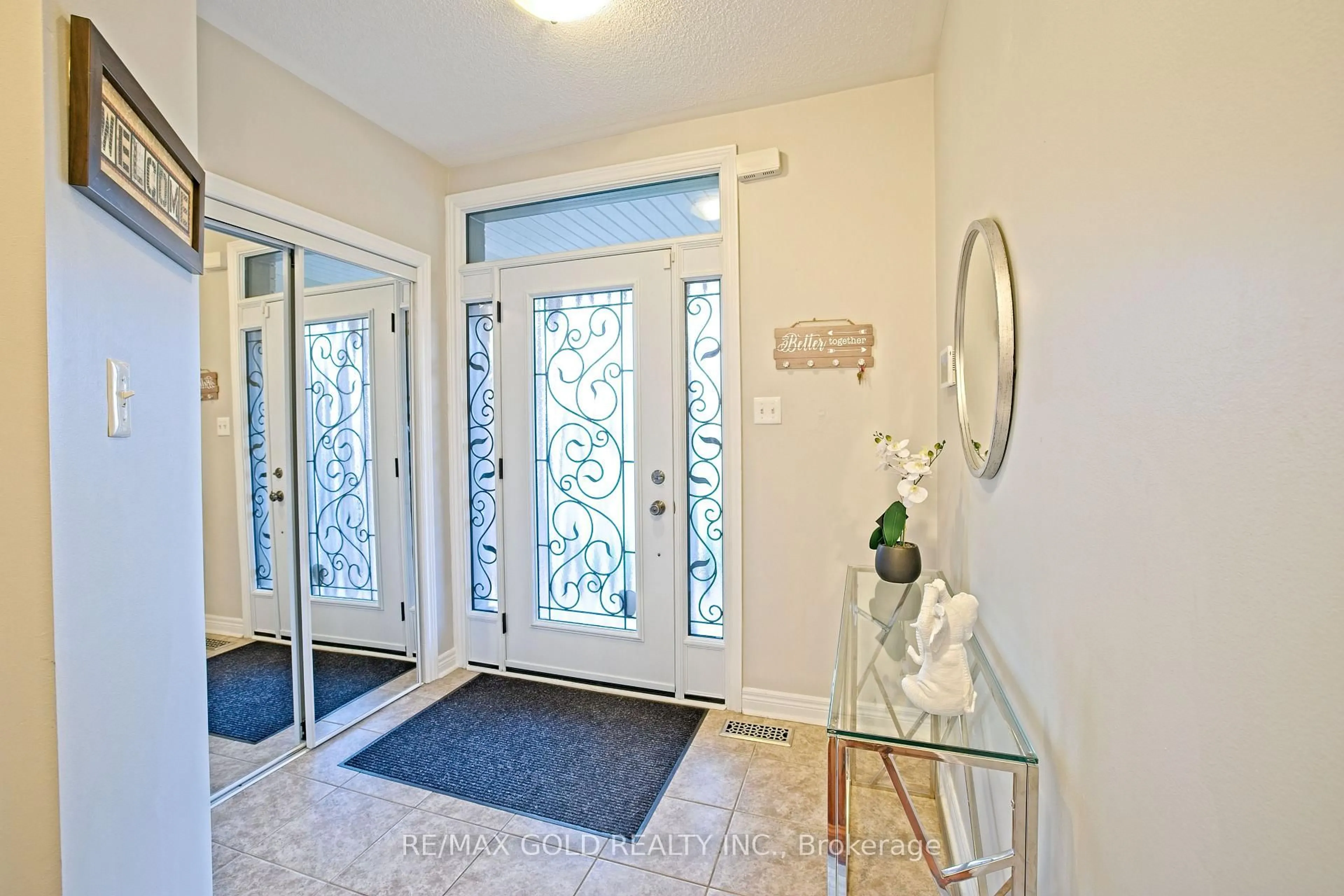 Indoor entryway for 20 Treegrove Cres, Brampton Ontario L7A 3X8