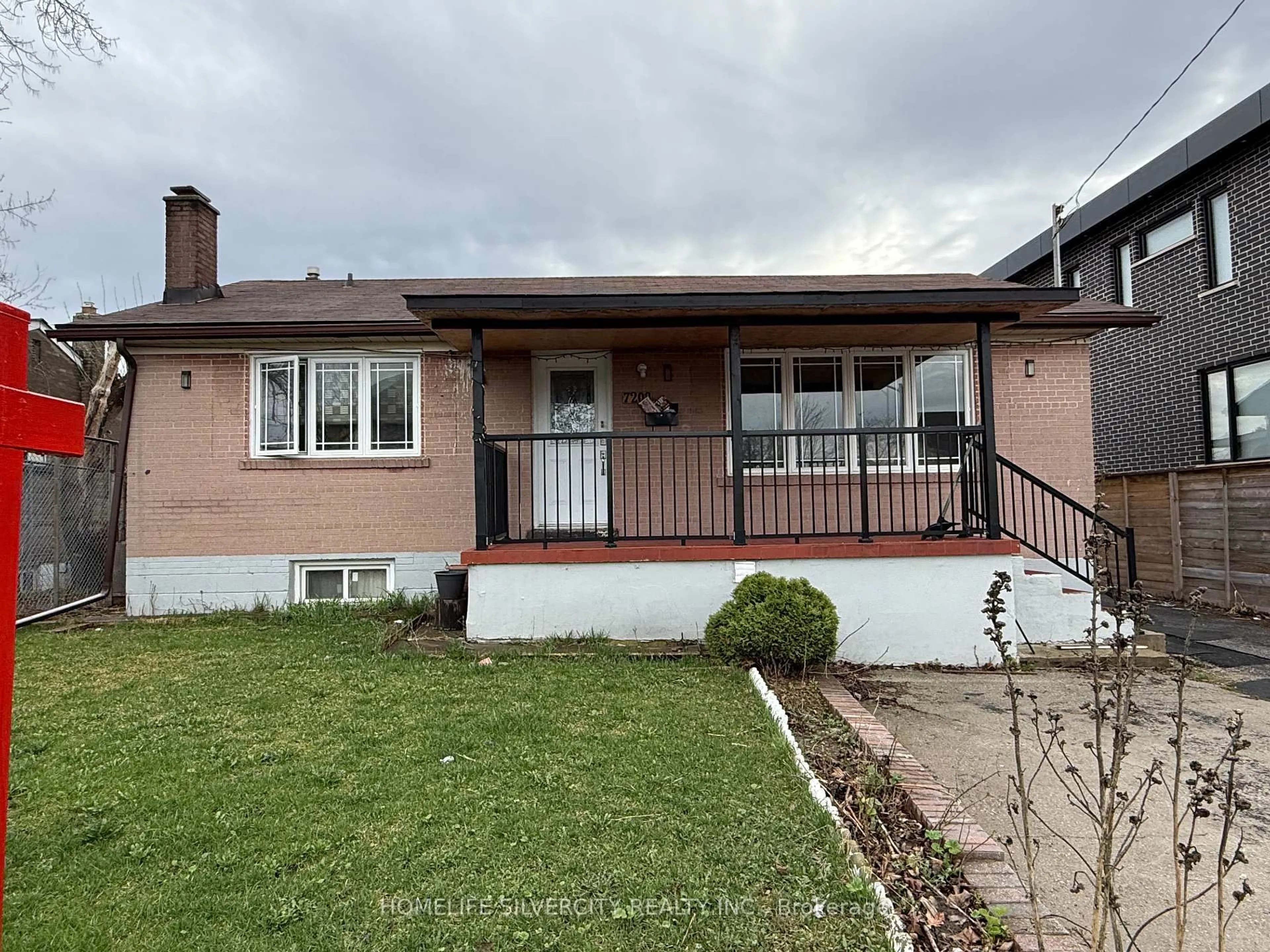 Home with vinyl exterior material, street for 7208 Hermitage Rd, Mississauga Ontario L4T 2S4
