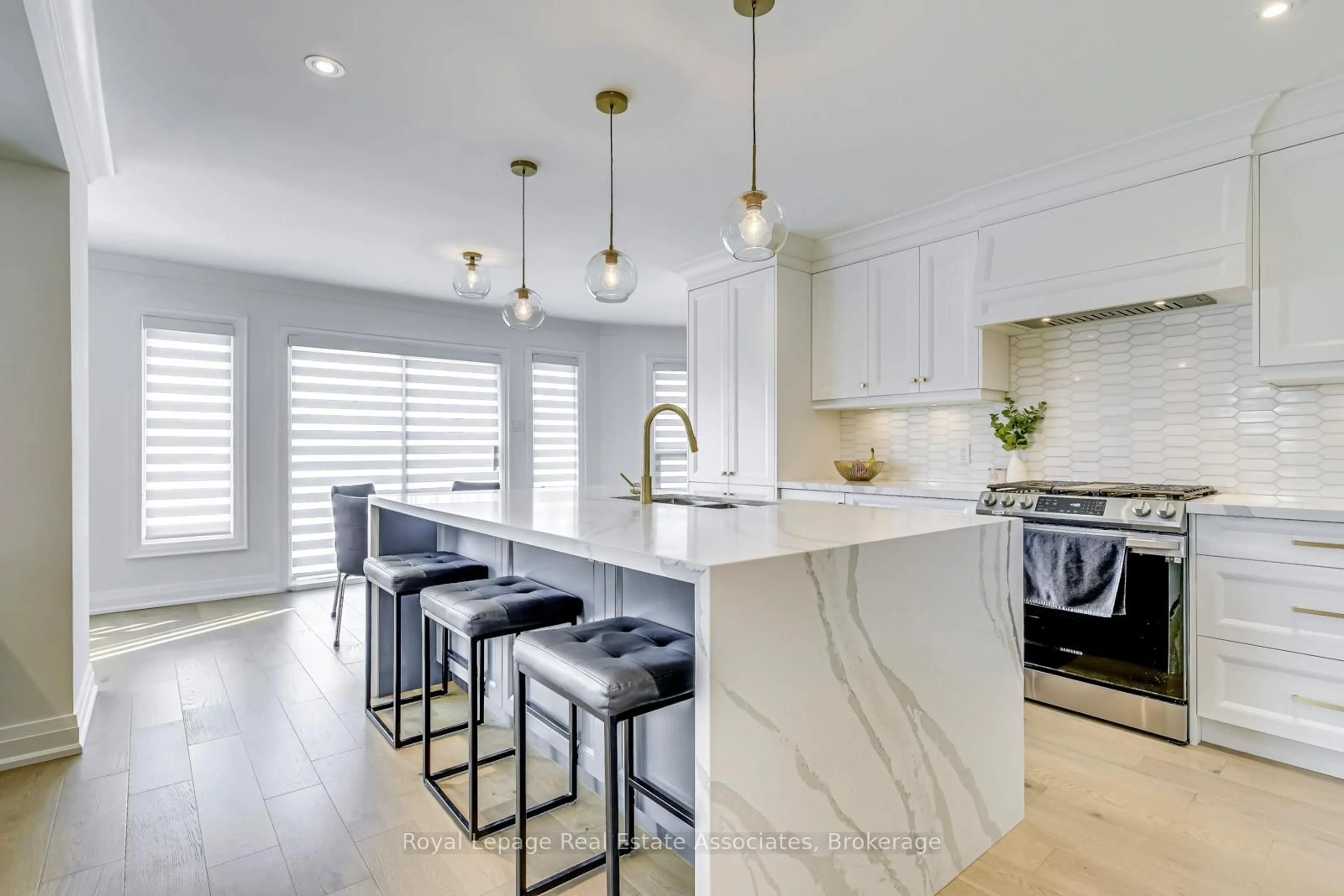 Open concept kitchen, unknown for 74 O'hara Pl, Brampton Ontario L6Y 3R7