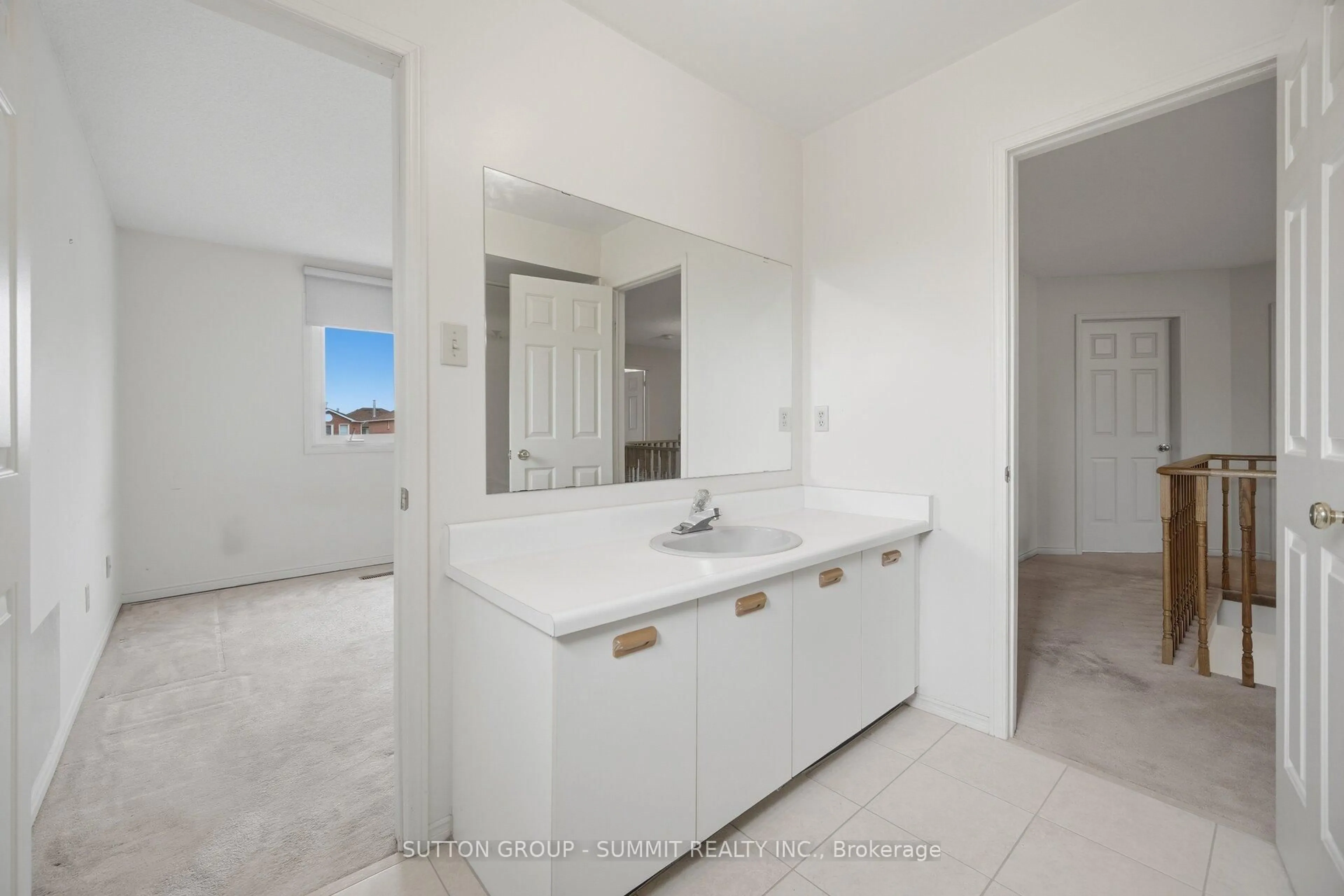 Unknown for 648 Esprit Cres, Mississauga Ontario L5R 3B9