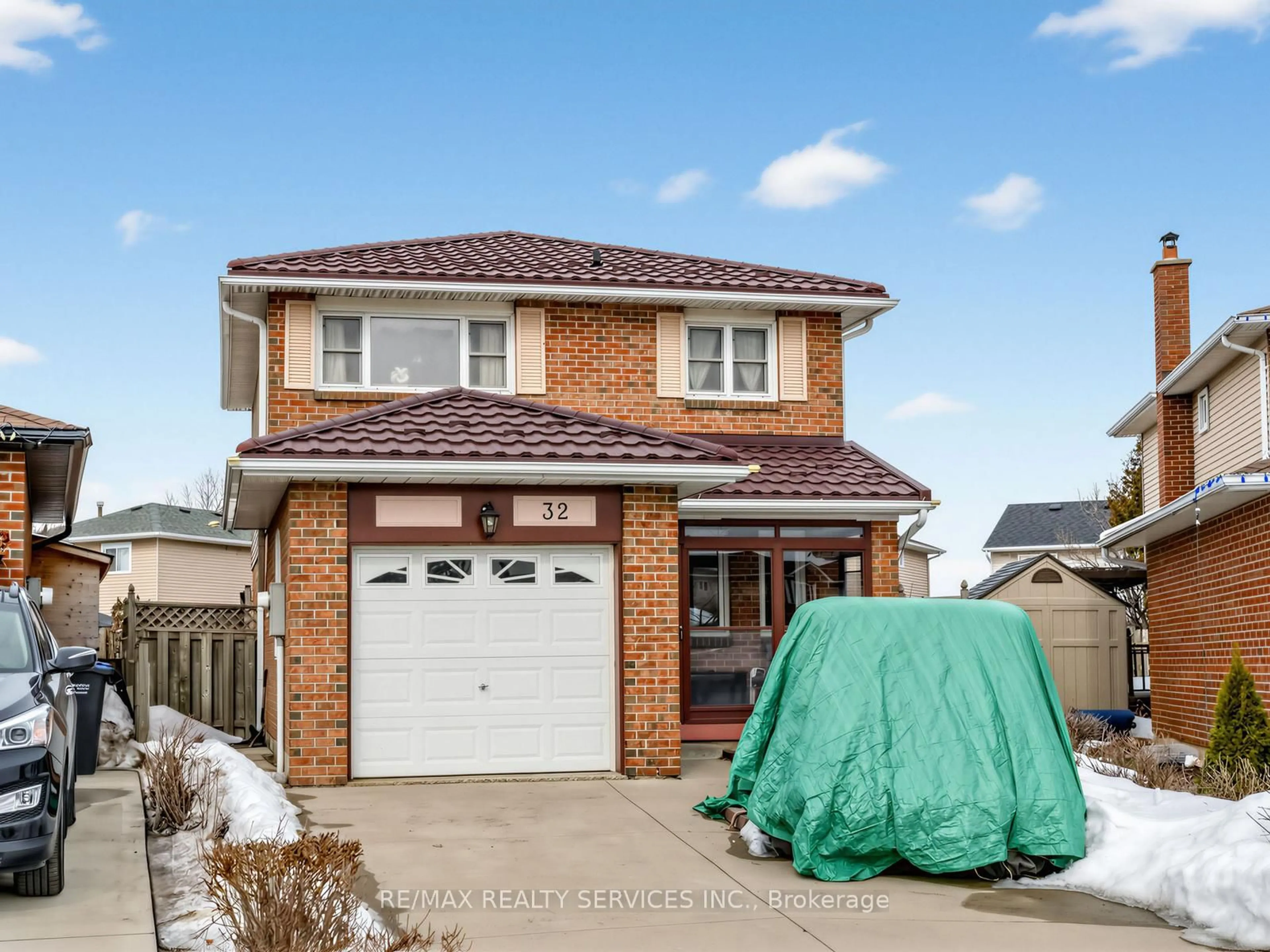 Home with brick exterior material, street for 32 Helios Pl, Brampton Ontario L6Z 2B2