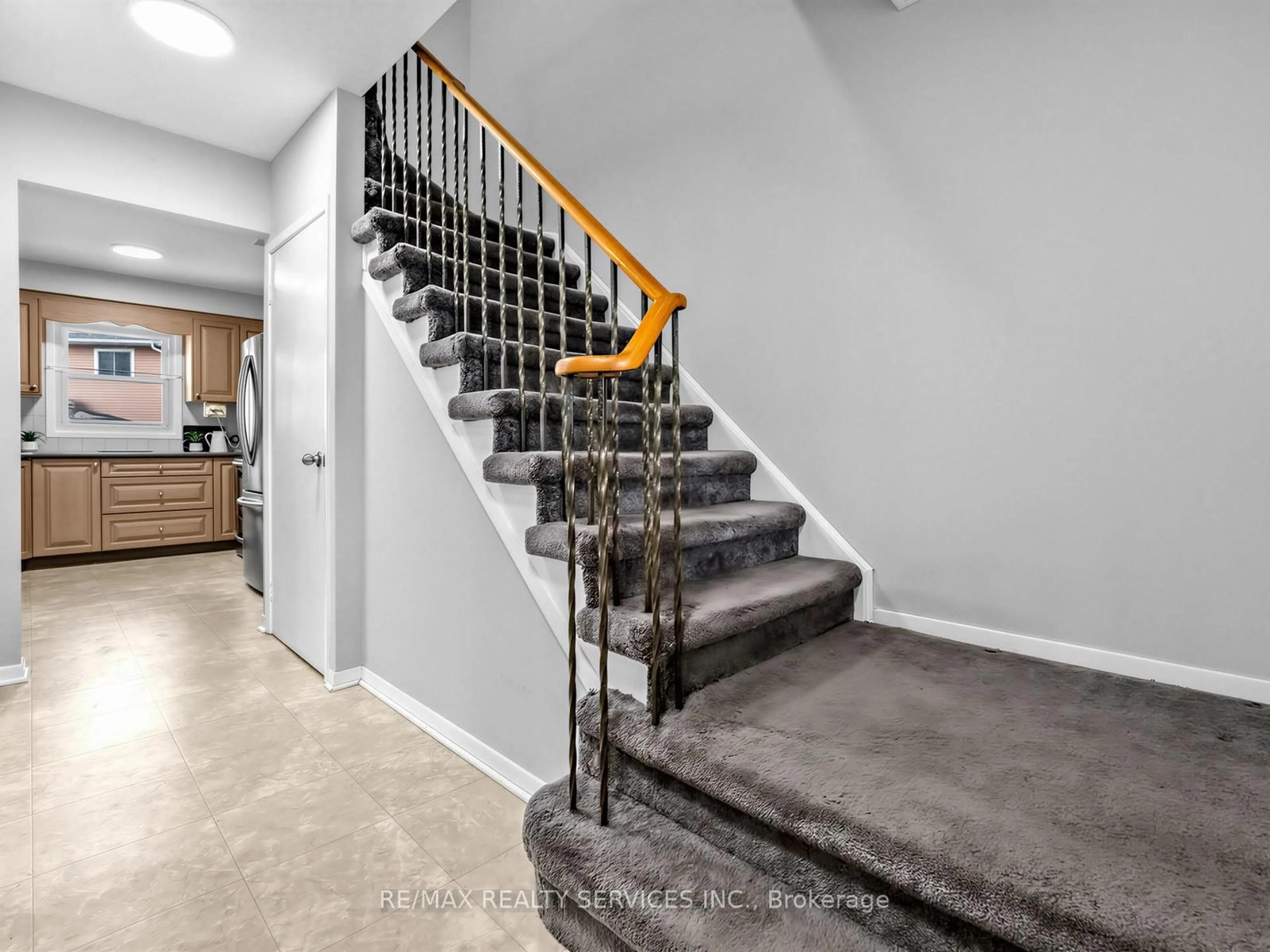 Unknown for 32 Helios Pl, Brampton Ontario L6Z 2B2