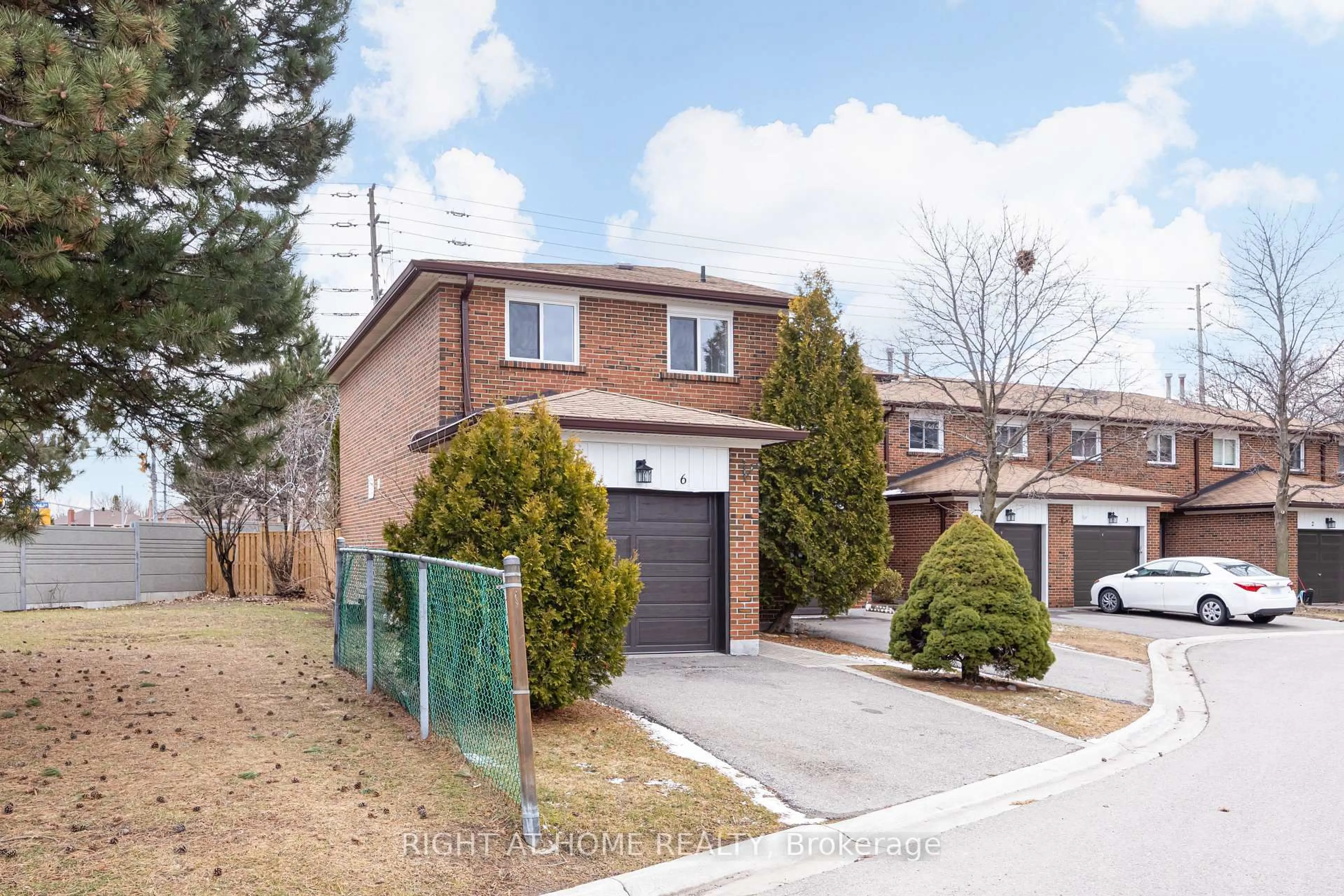 Home with brick exterior material, street for 2687 Bromsgrove Rd #6, Mississauga Ontario L5J 4C6
