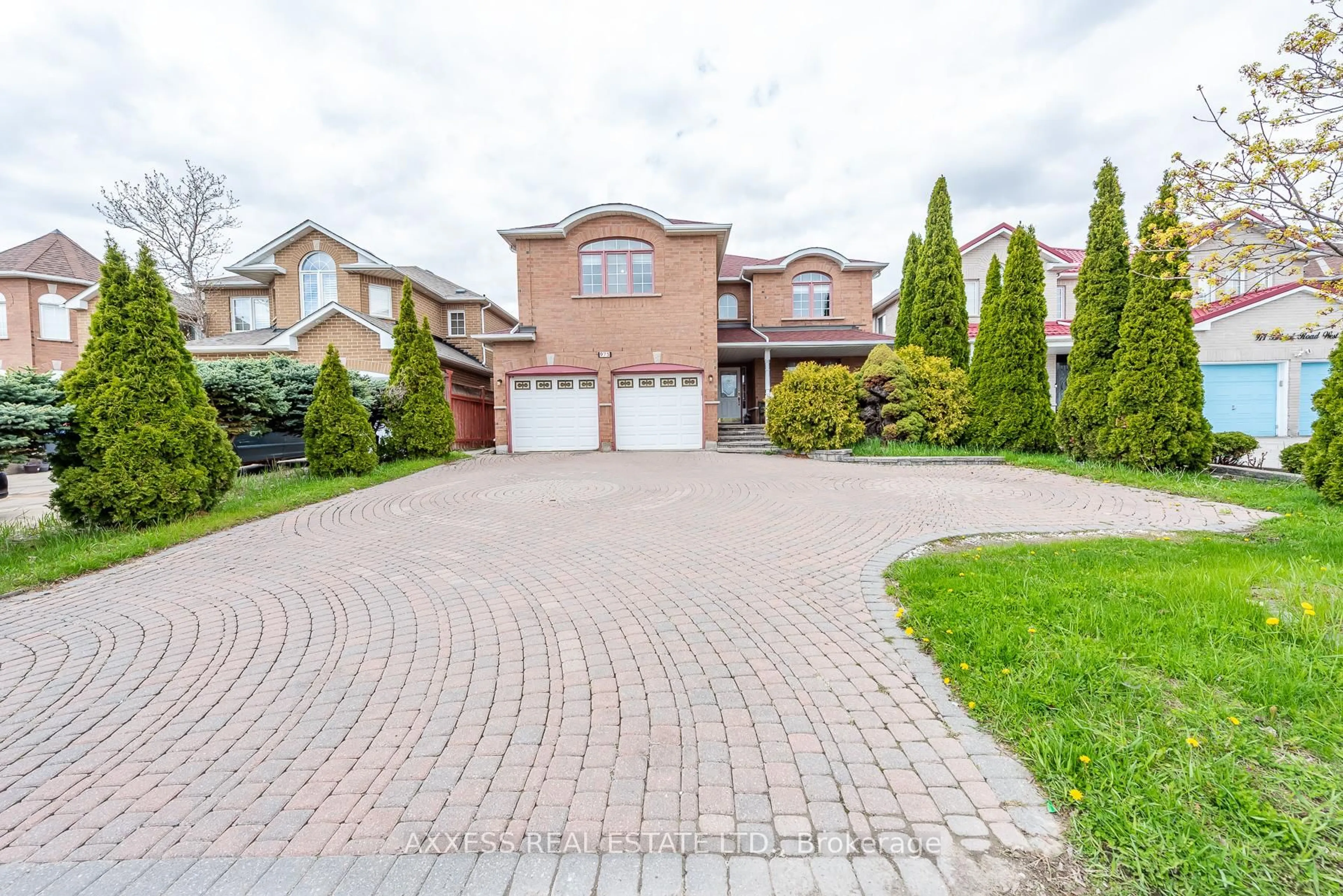 Home with brick exterior material, street for 975 Bristol Rd, Mississauga Ontario L5V 2N9