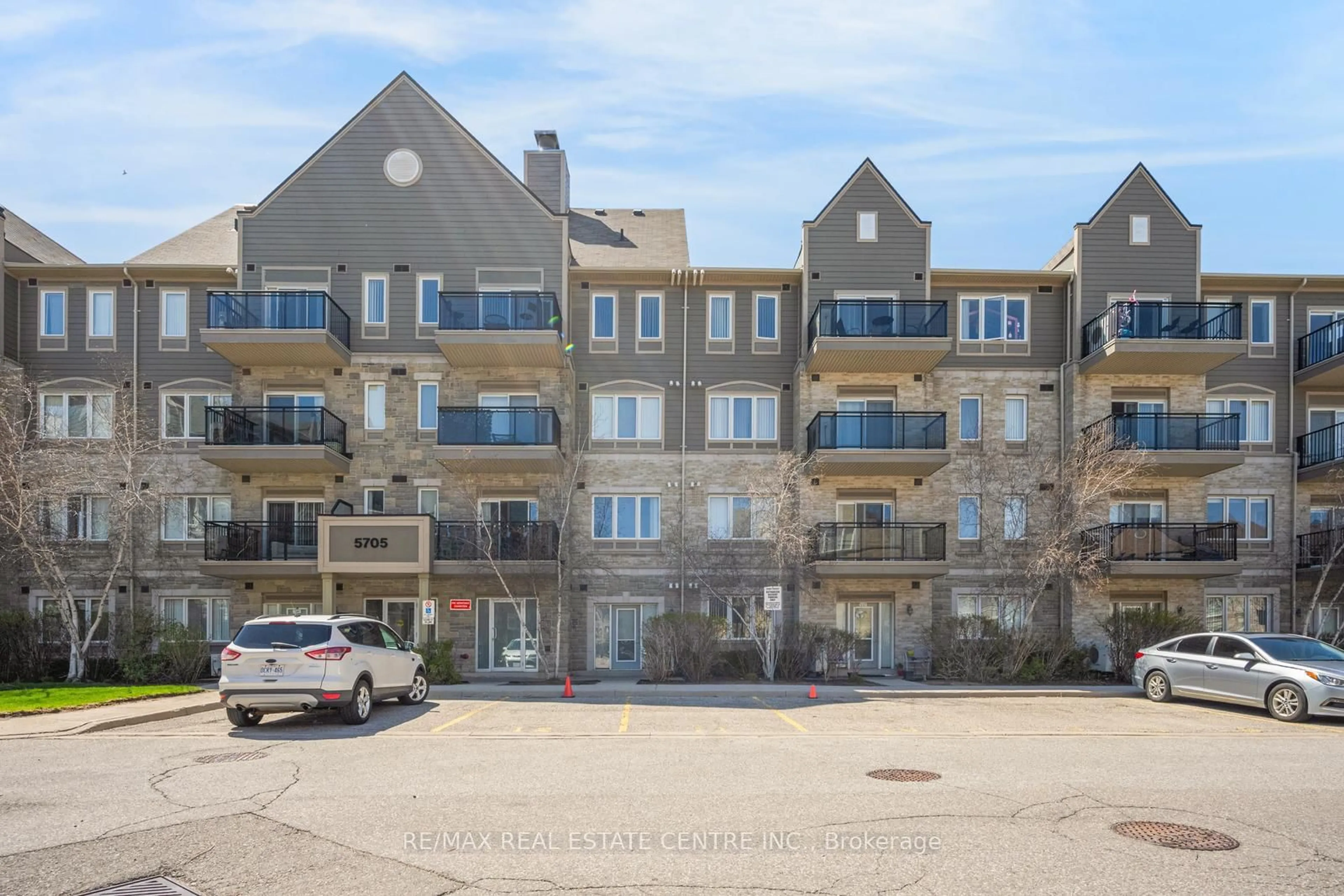 A pic from outside/outdoor area/front of a property/back of a property/a pic from drone, unknown for 5705 Long Valley Rd #307, Mississauga Ontario L5M 0M3
