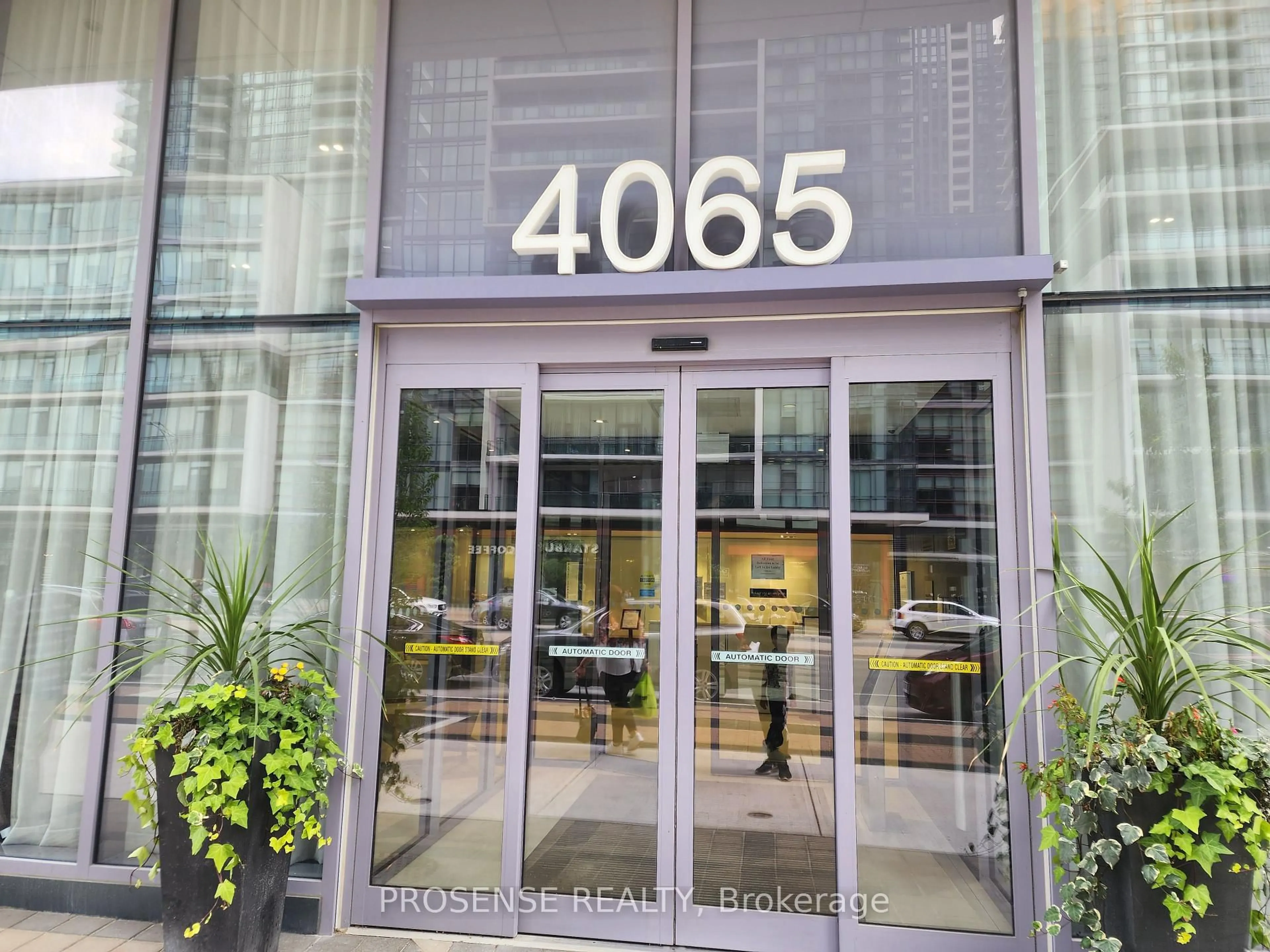 Indoor foyer for 4065 Confederation Pkwy #1101, Mississauga Ontario L5B 0G4