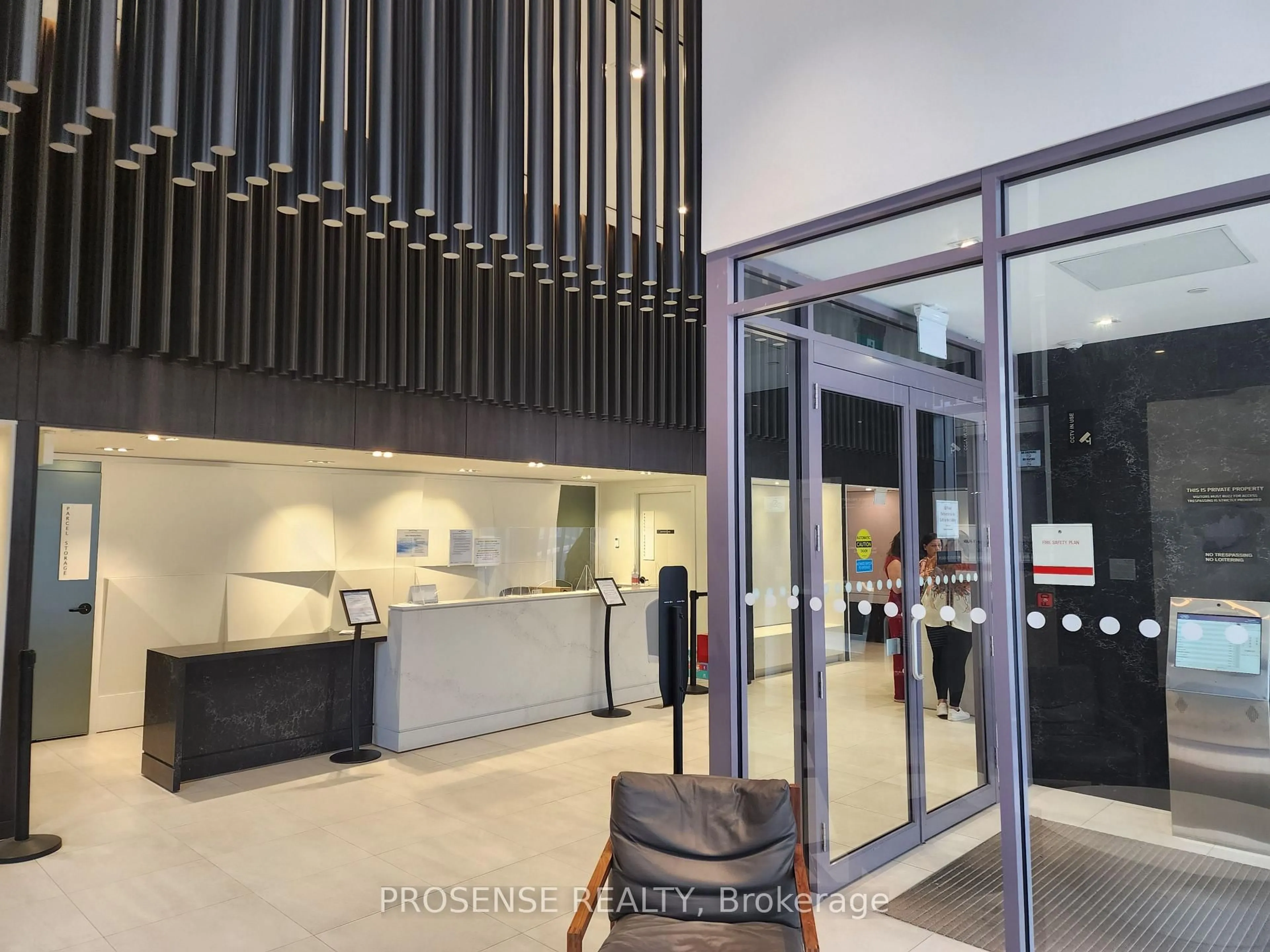 Indoor foyer for 4065 Confederation Pkwy #1101, Mississauga Ontario L5B 0G4
