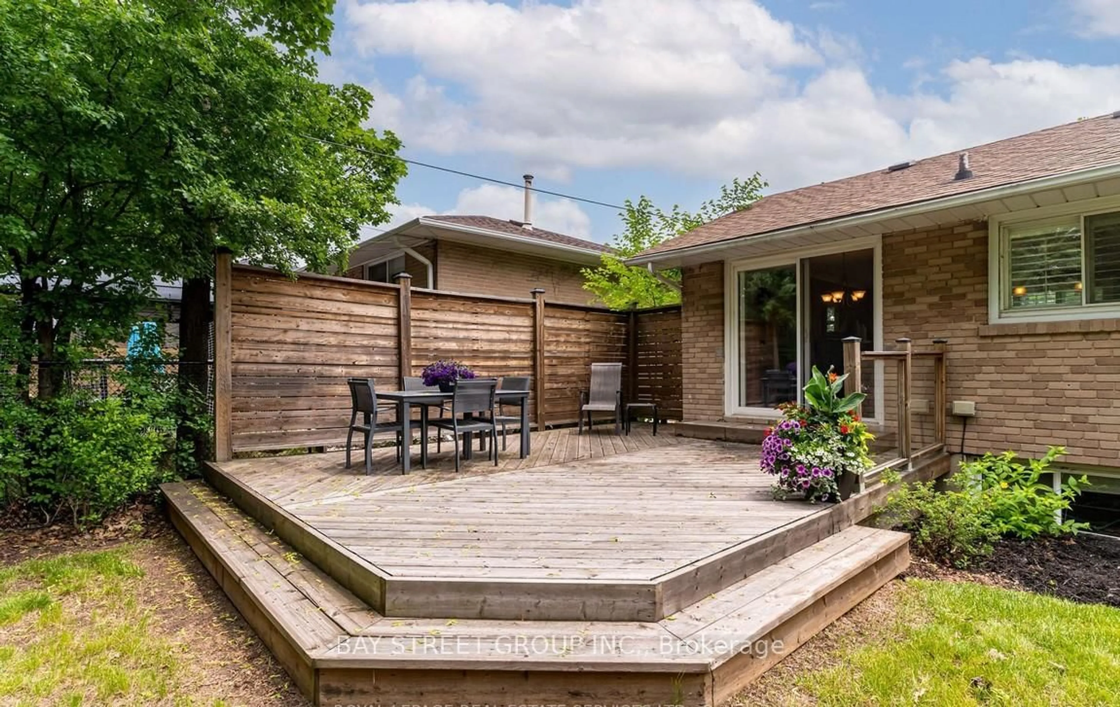 Patio, street for 49 Rayne Ave, Oakville Ontario L6H 1C1