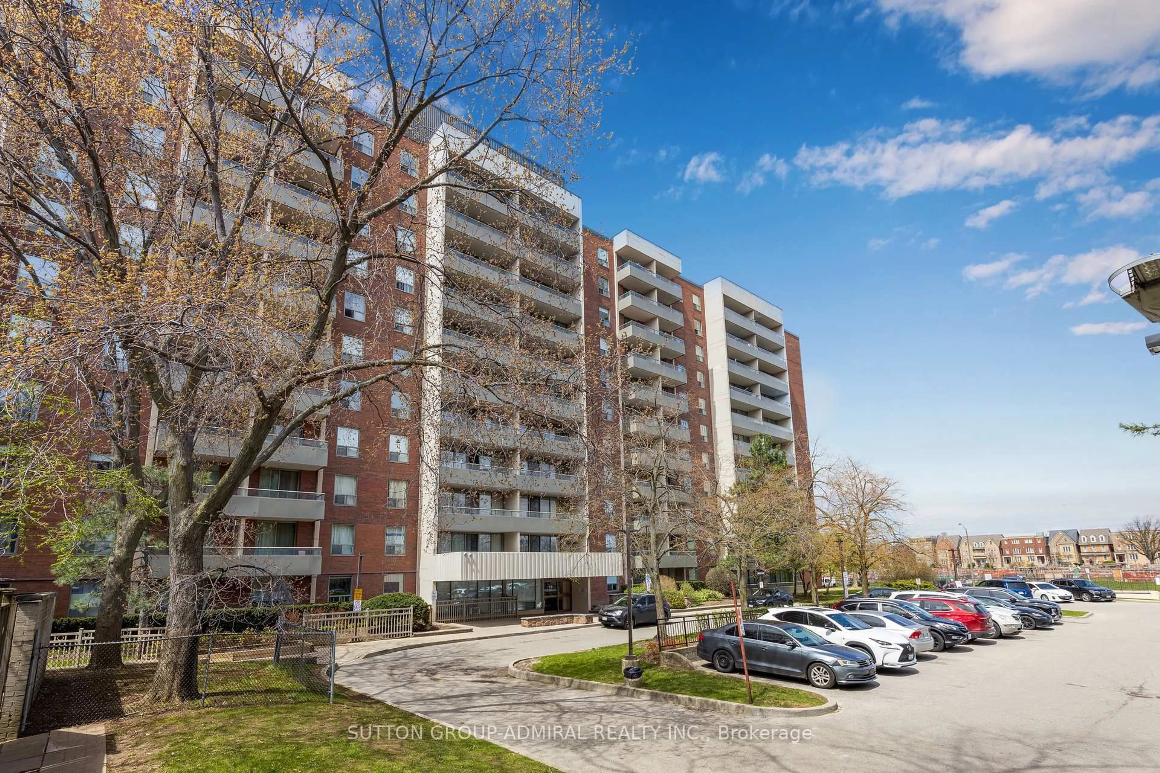 Patio, street for 19 Four Winds Dr #1103, Toronto Ontario M3J 2S9