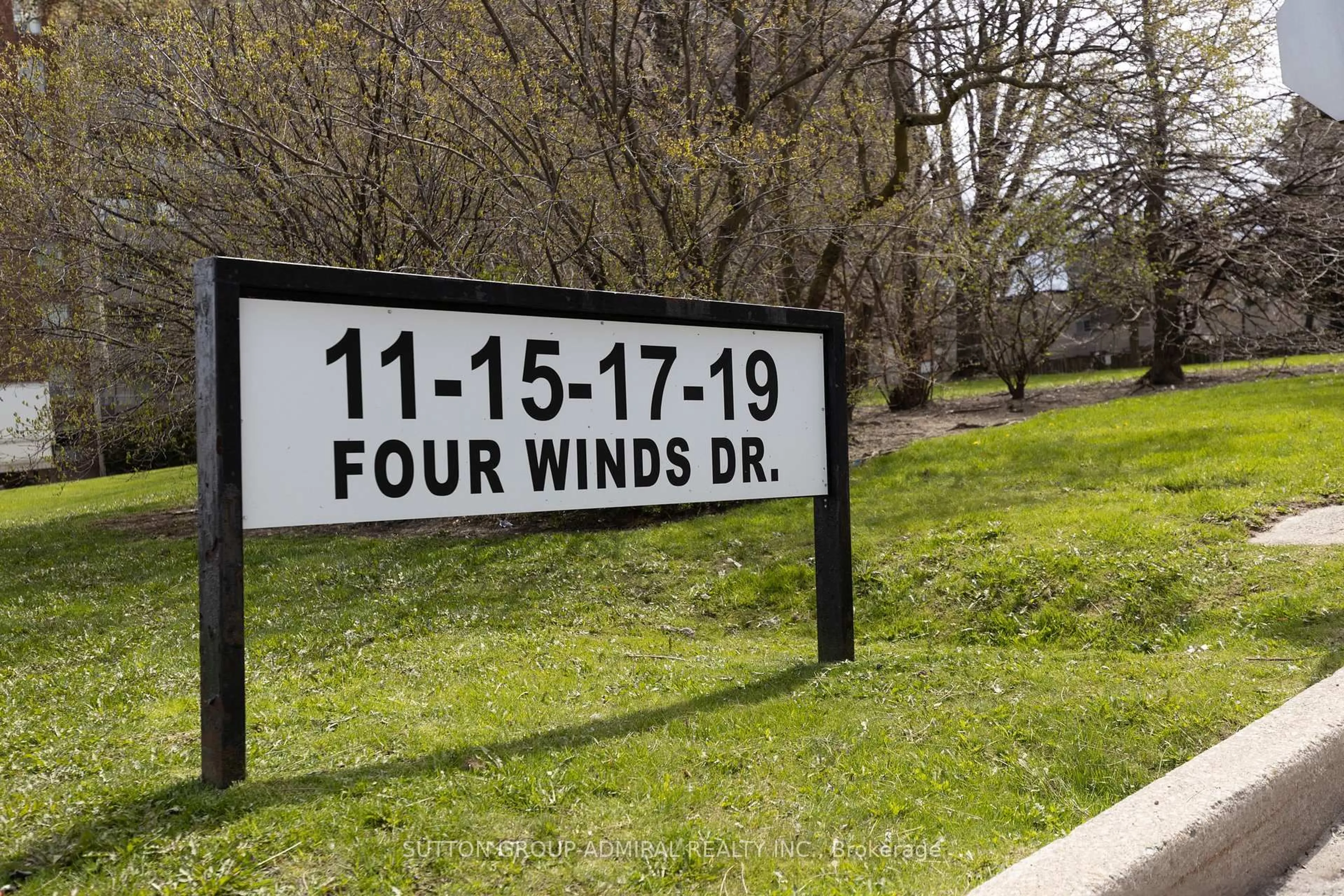 A pic from outside/outdoor area/front of a property/back of a property/a pic from drone, street for 19 Four Winds Dr #1103, Toronto Ontario M3J 2S9
